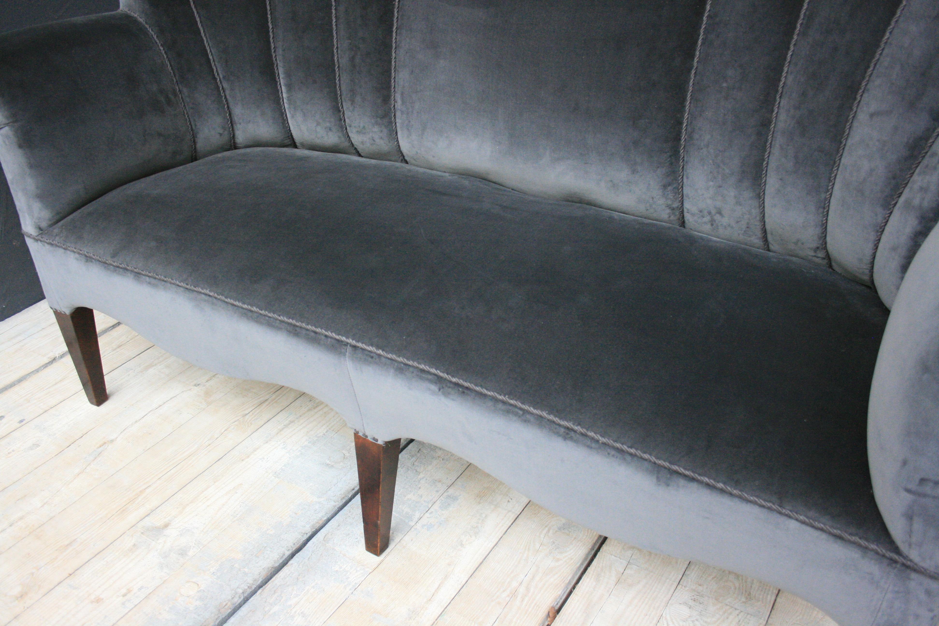Art Deco Sofa, 1930s, Newly Upholstered in Gray Velvet Fabric 3
