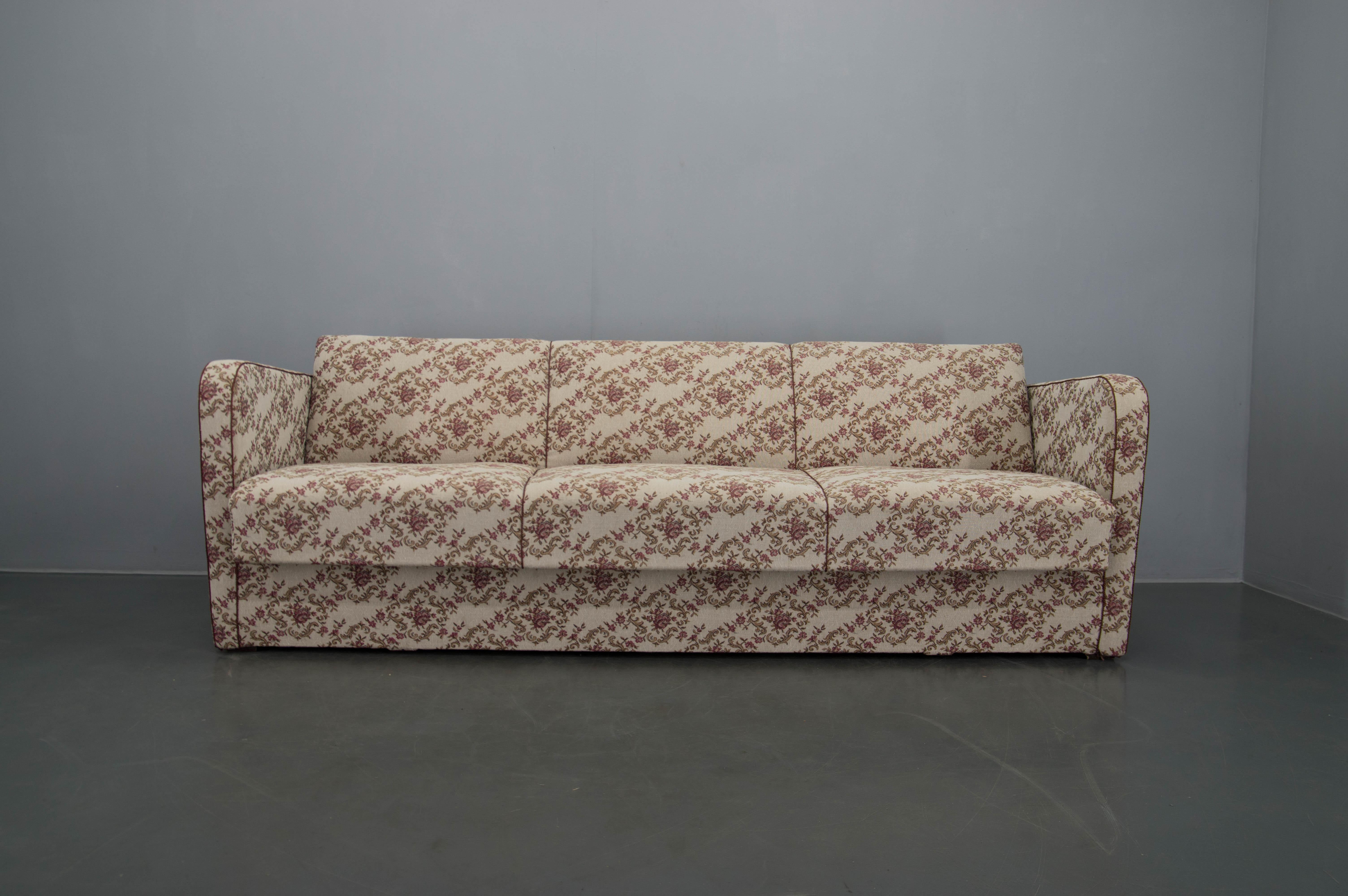 Iconic elegant H-363 sofa designed by Jindrich Halabala for UP Zavody in 1930s.
Could be converted to a day bed with storage space.
The sofa was upholstered about 10 years ago. The fabric is in good condition with minor fading from the sun.
Depth of