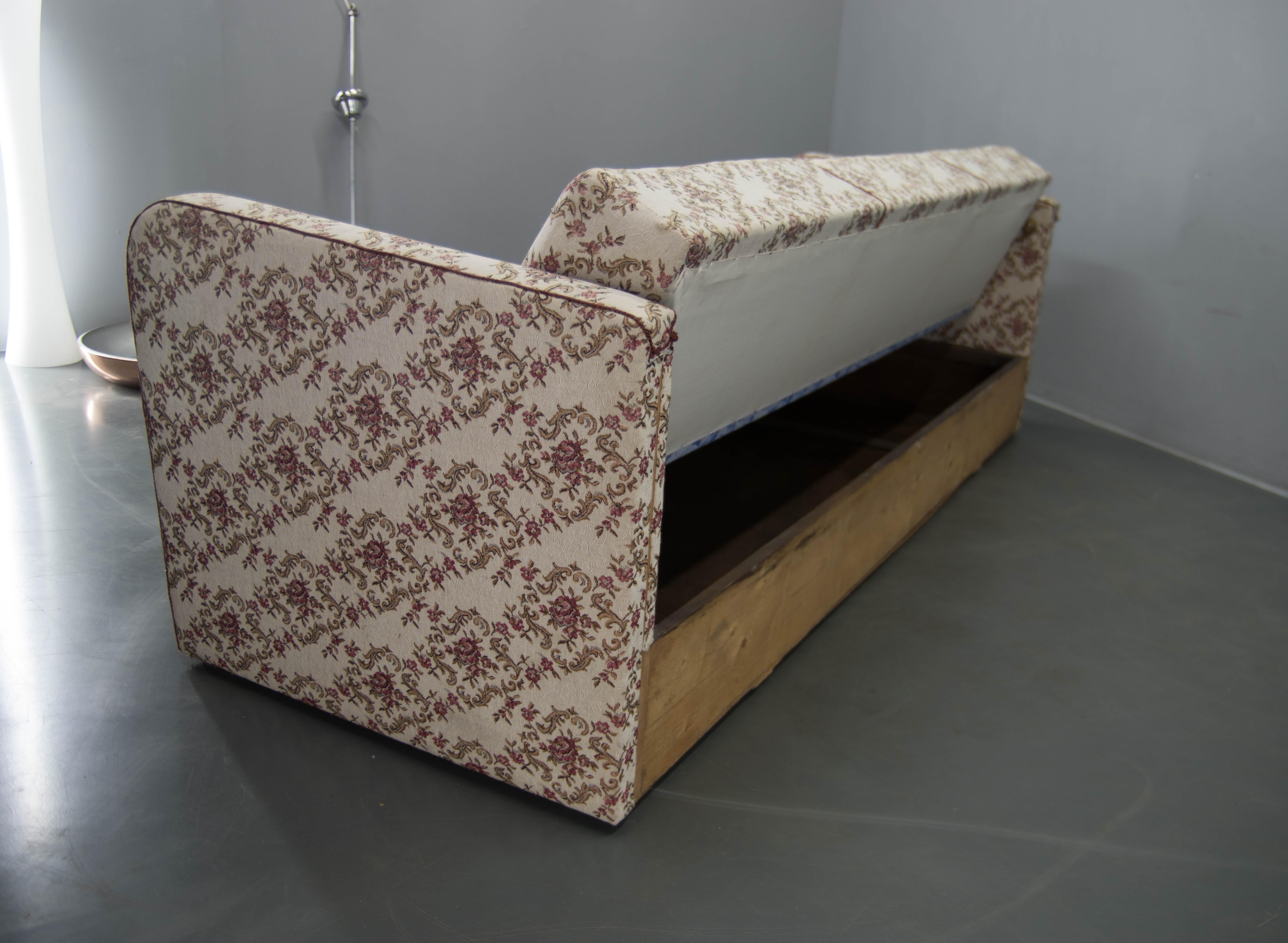 Mid-20th Century Art Deco Sofa / Day Bed H 363 by Halabala, 1930s For Sale