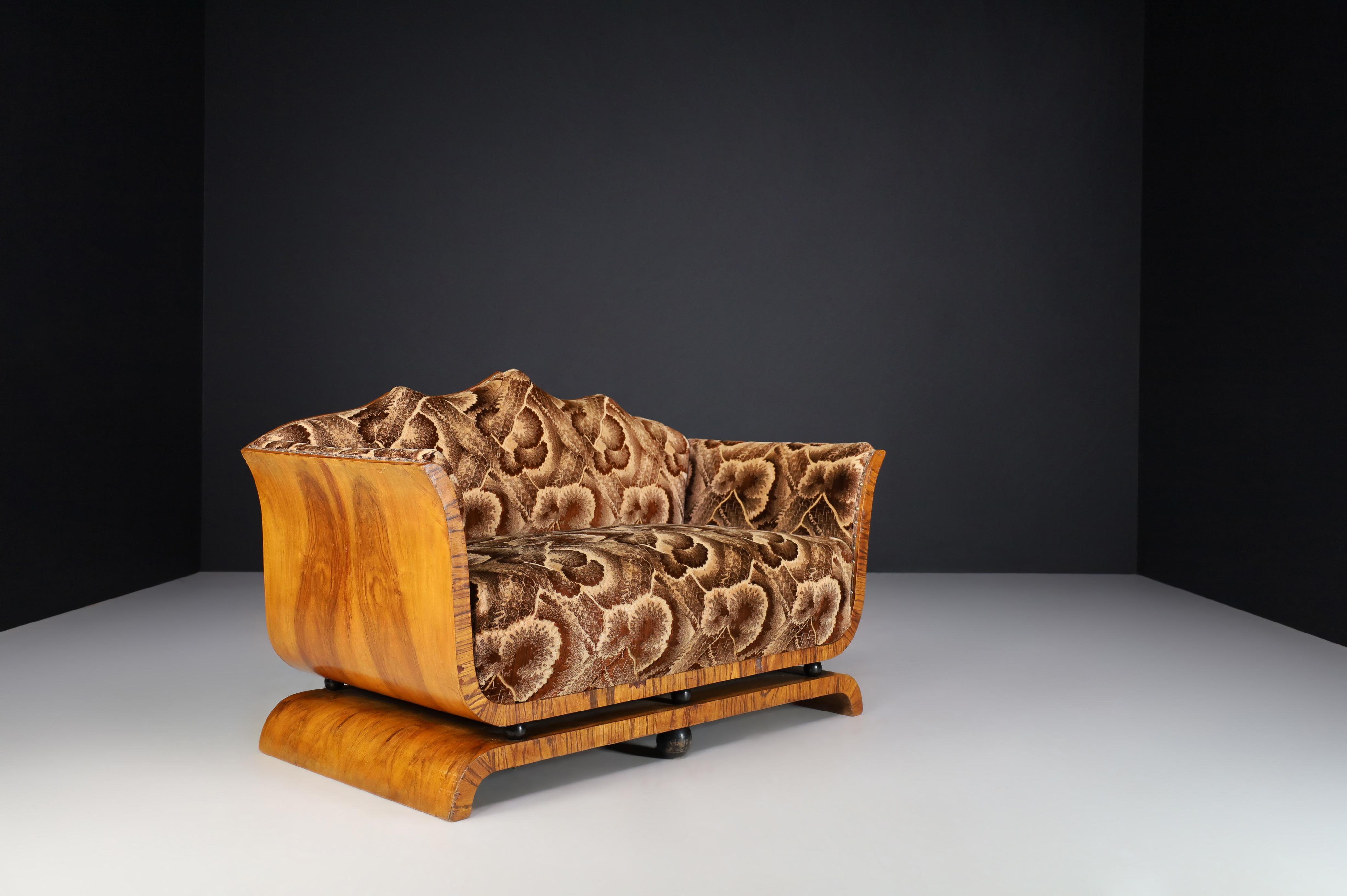 Art Deco Sofa in Walnut and Original Fabric, Italy, 1930s In Good Condition In Almelo, NL