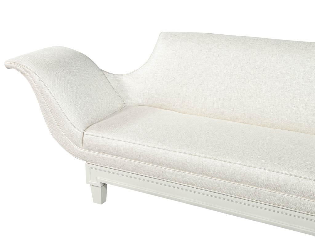 Art Deco Sofa in weißem Lack (amerikanisch)
