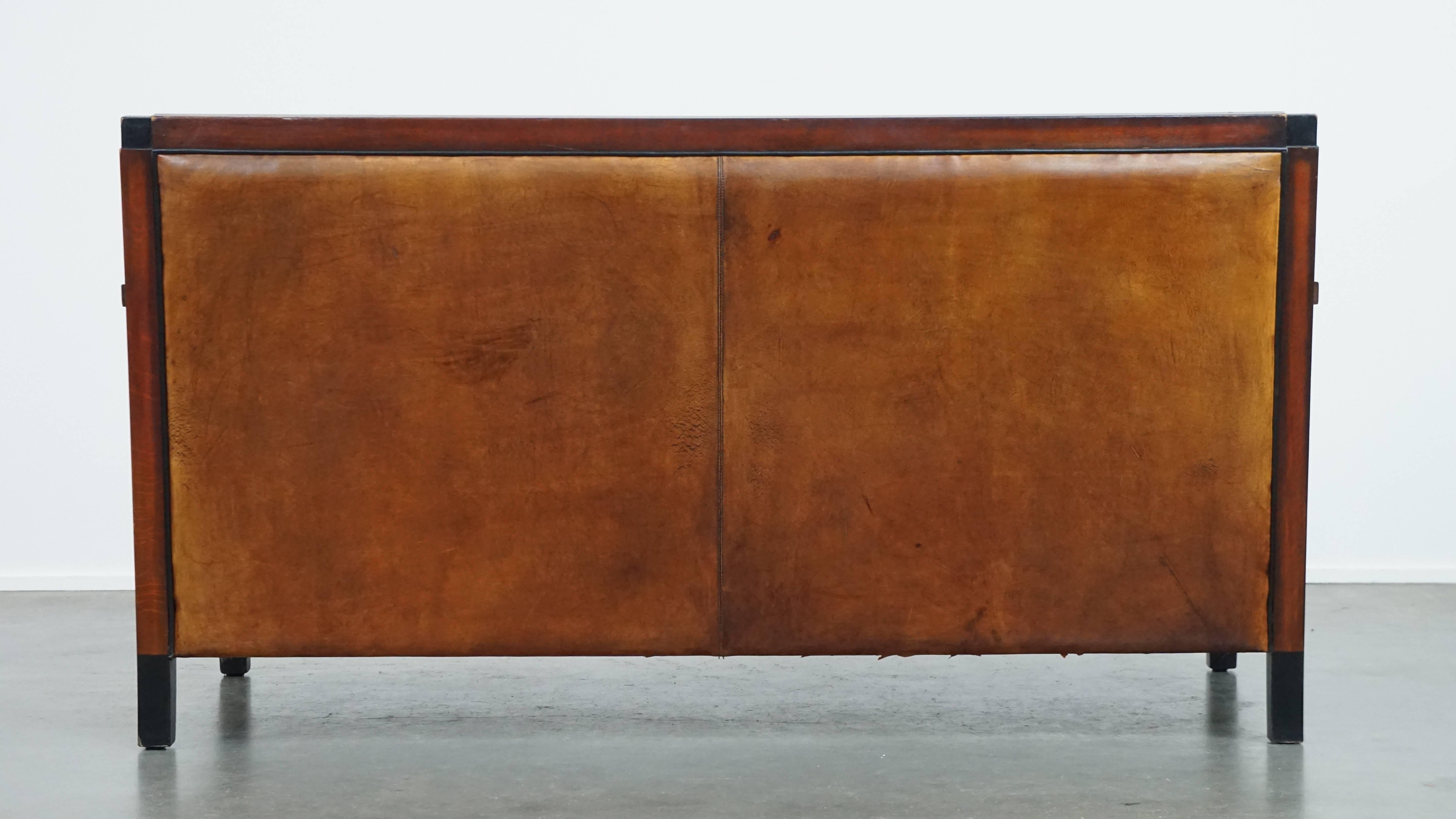 Art déco-Sofa aus Schafsleder aus Schafsfell (Handgefertigt) im Angebot