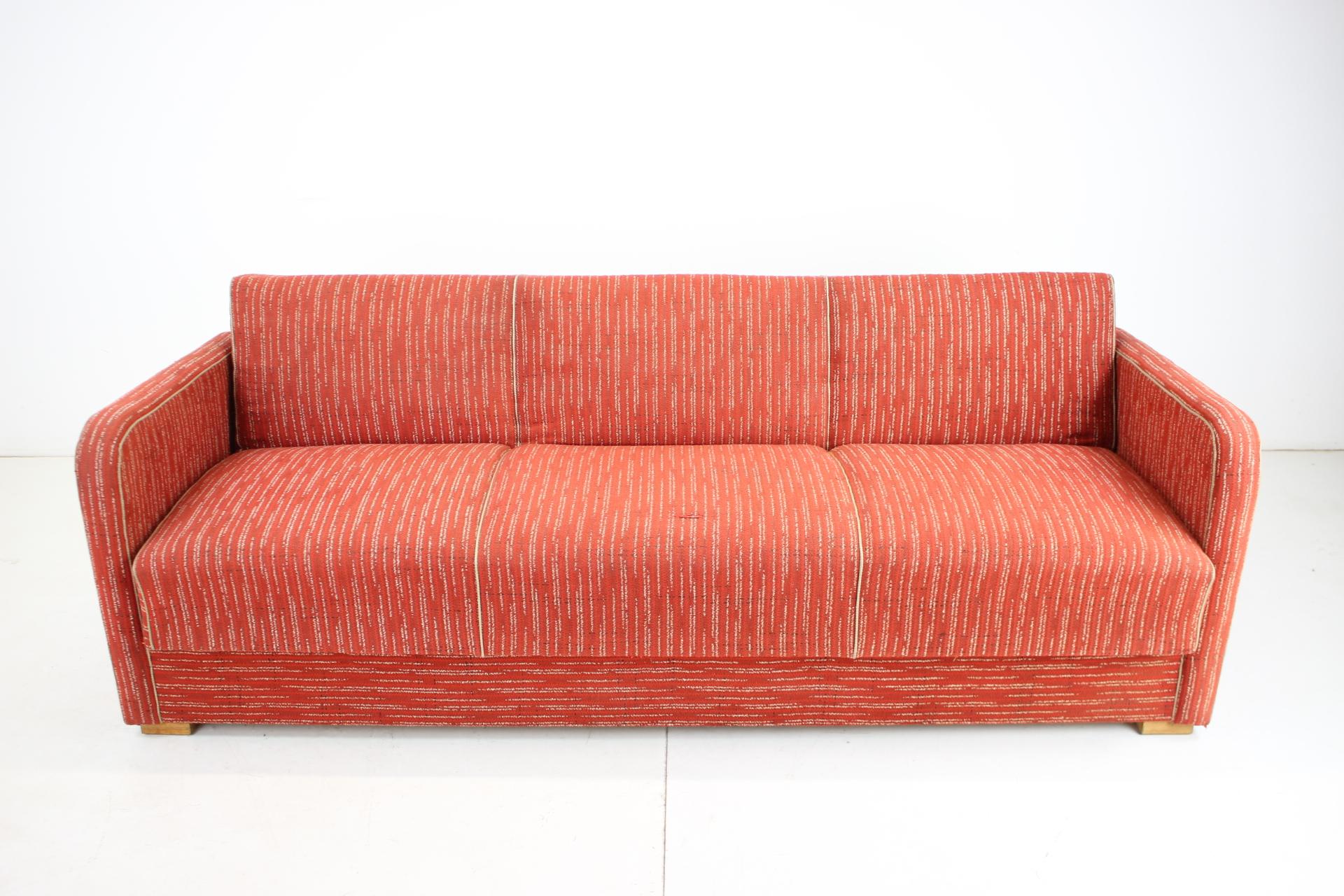 - Made in Czechoslovakia.
- Original good condition.
- Folding(bed) 100 cm / 191 cm.
- Maker: UP zavody.