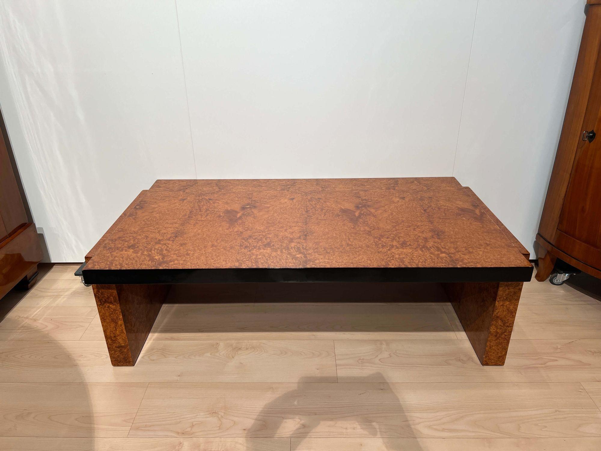 Laque Table de canapé Art Déco, placage de racines d'Amboyna, France, vers 1930 en vente