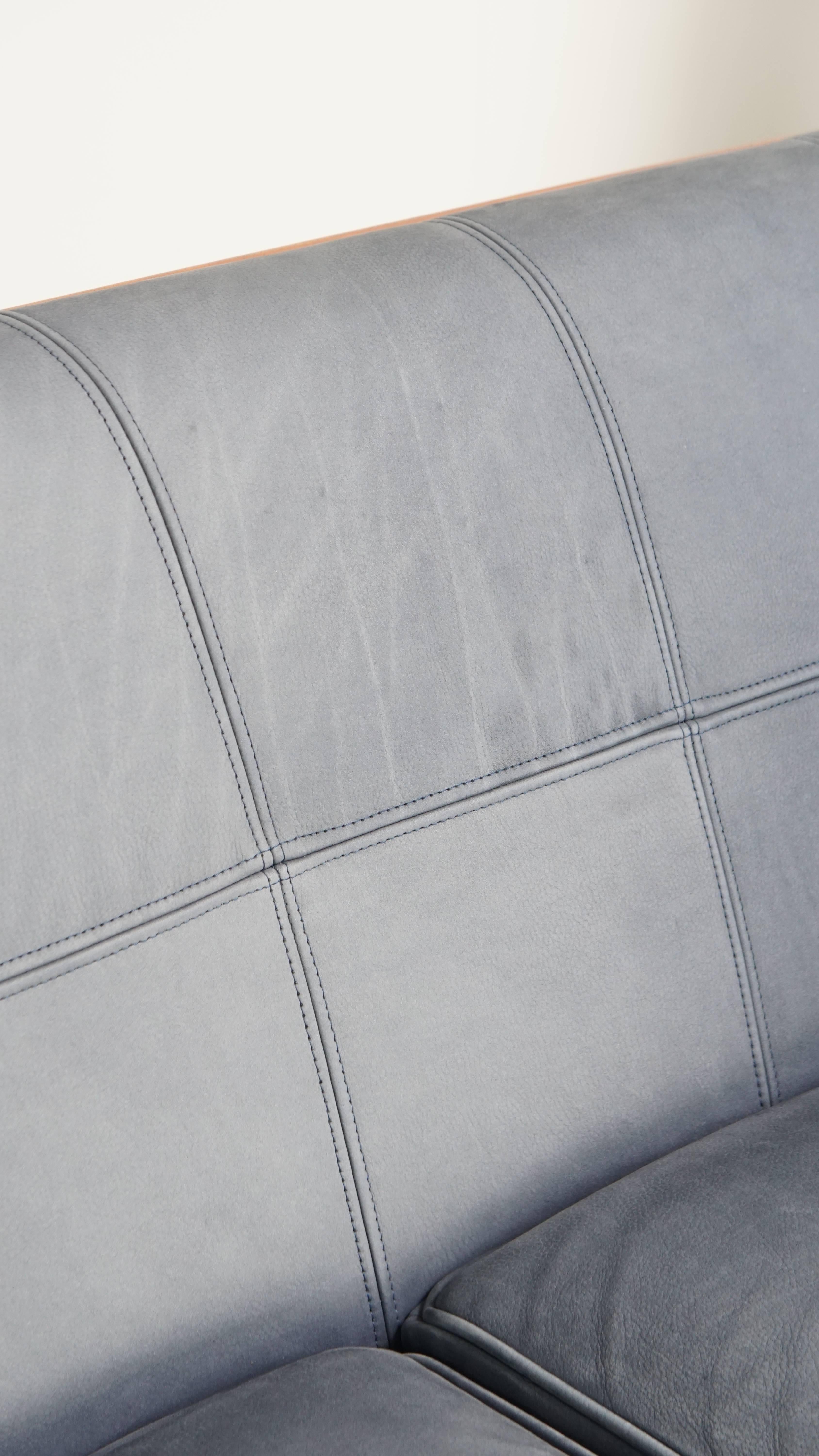 Divano Art Deco con rivestimento in pelle Nubuck blu in vendita 5