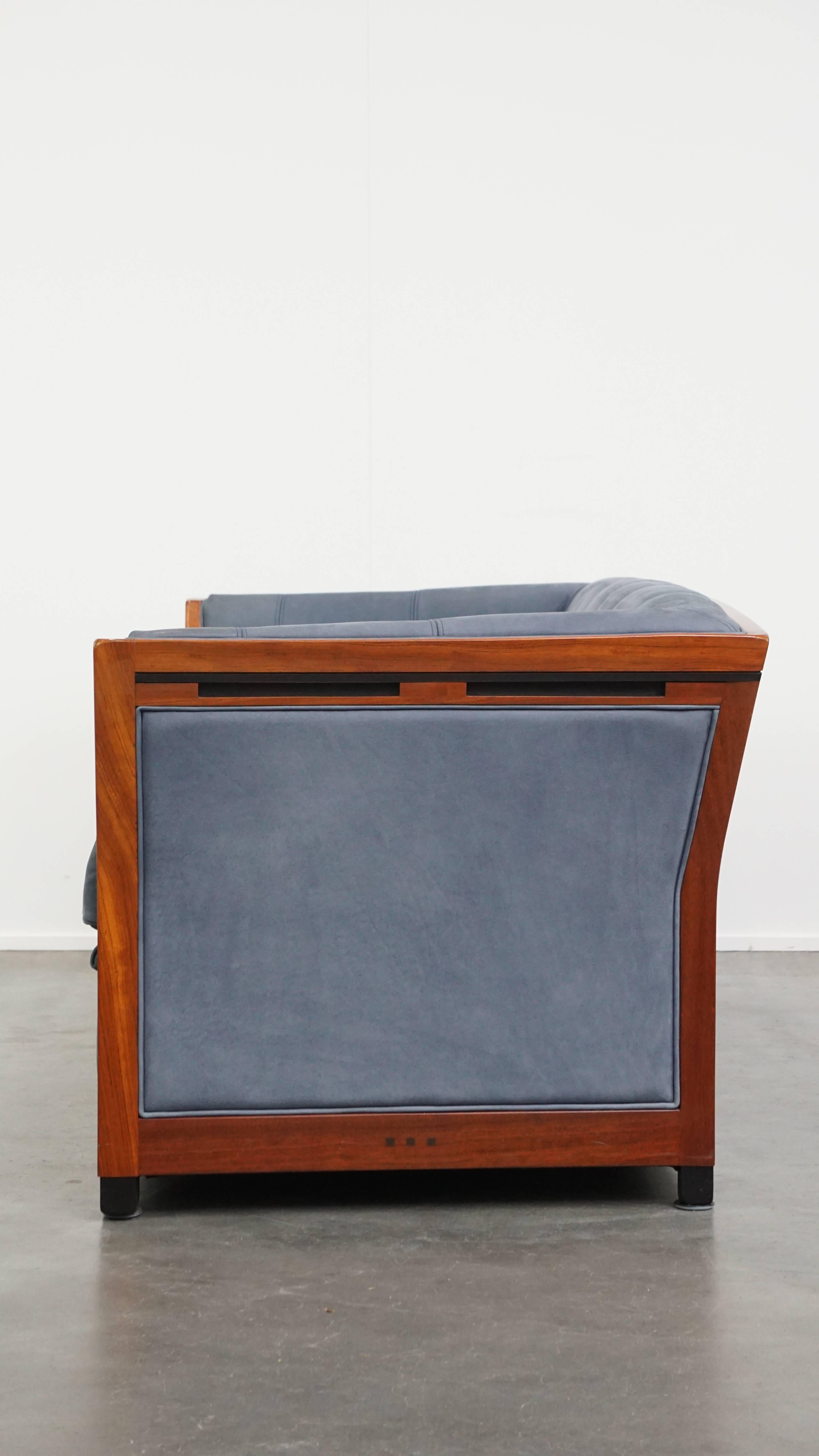 Fait main Canapé Art Déco avec revêtement en cuir nubuck bleu en vente