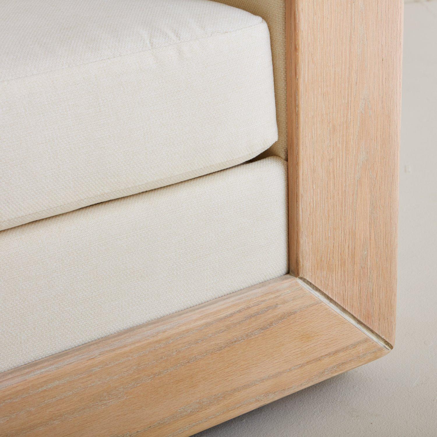 Art déco-Sofa mit Besatz aus gekälktem Eichenholz, Frankreich, 20. Jahrhundert, ''2 Stück verfügbar''  im Angebot 3