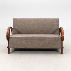 Sofá Art Decó con brazos escultóricos de nogal, hacia 1920-1930