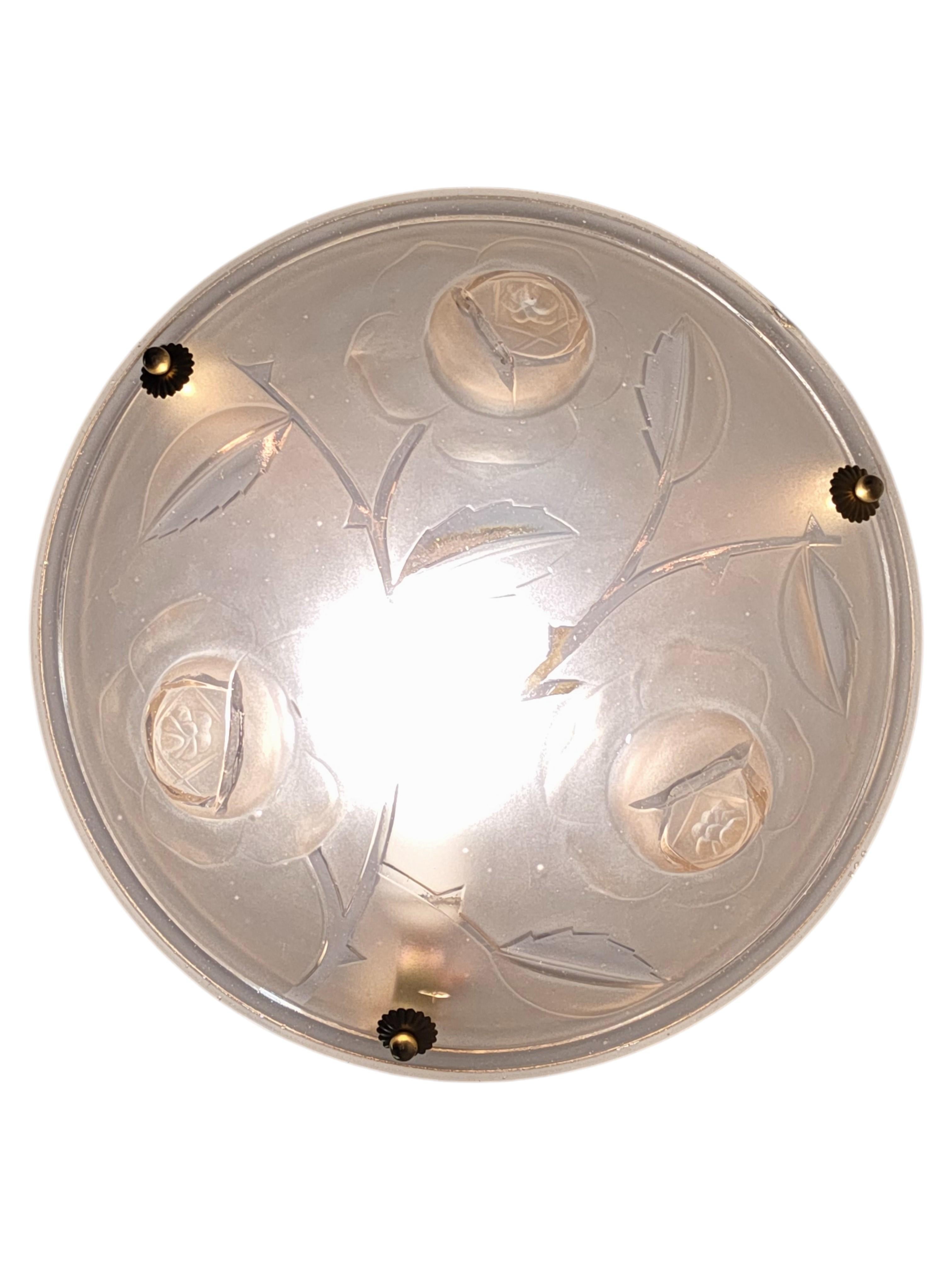 Lustre Art Déco rose tendre avec rosace et cordon de fixation en vente 4