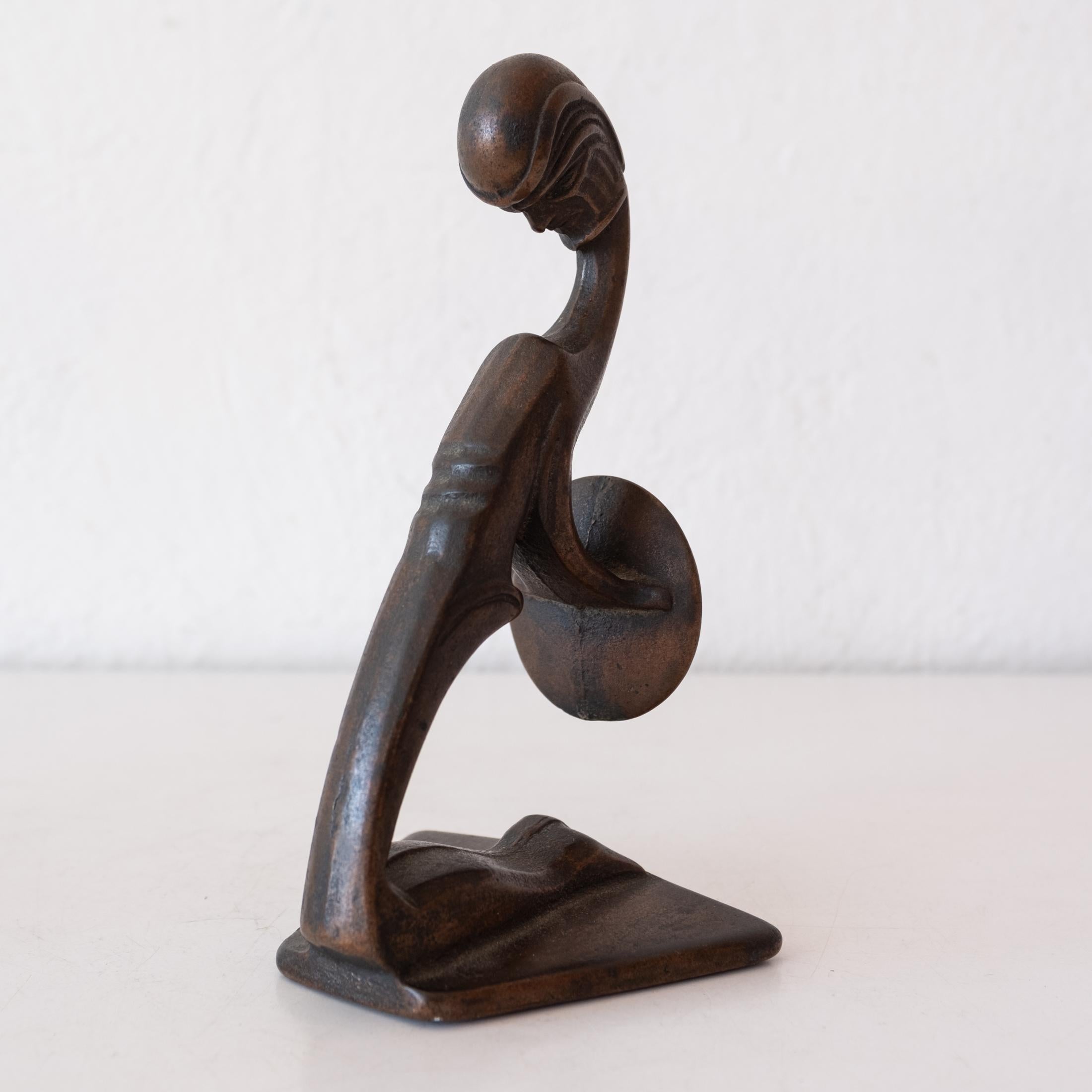 Skulpturale Art-Déco-Buchstützen aus massiver Bronze im Hagenauer-Stil  (Metall) im Angebot