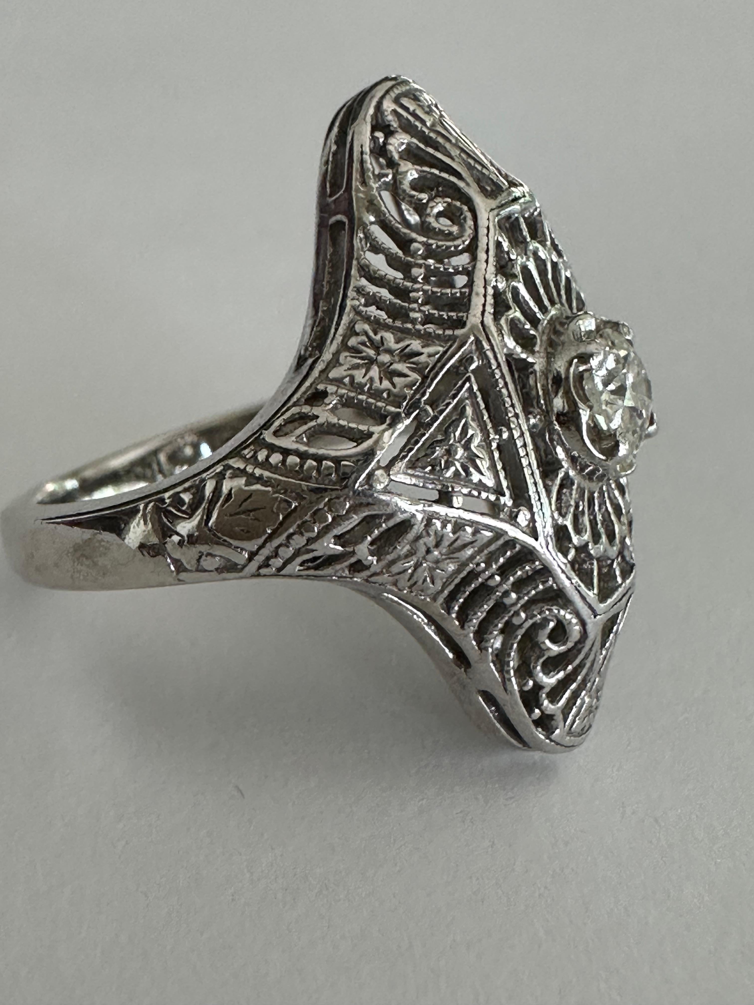 Art Deco Solitär Diamant und Filigran Dinner Ring (Alteuropäischer Schliff) im Angebot
