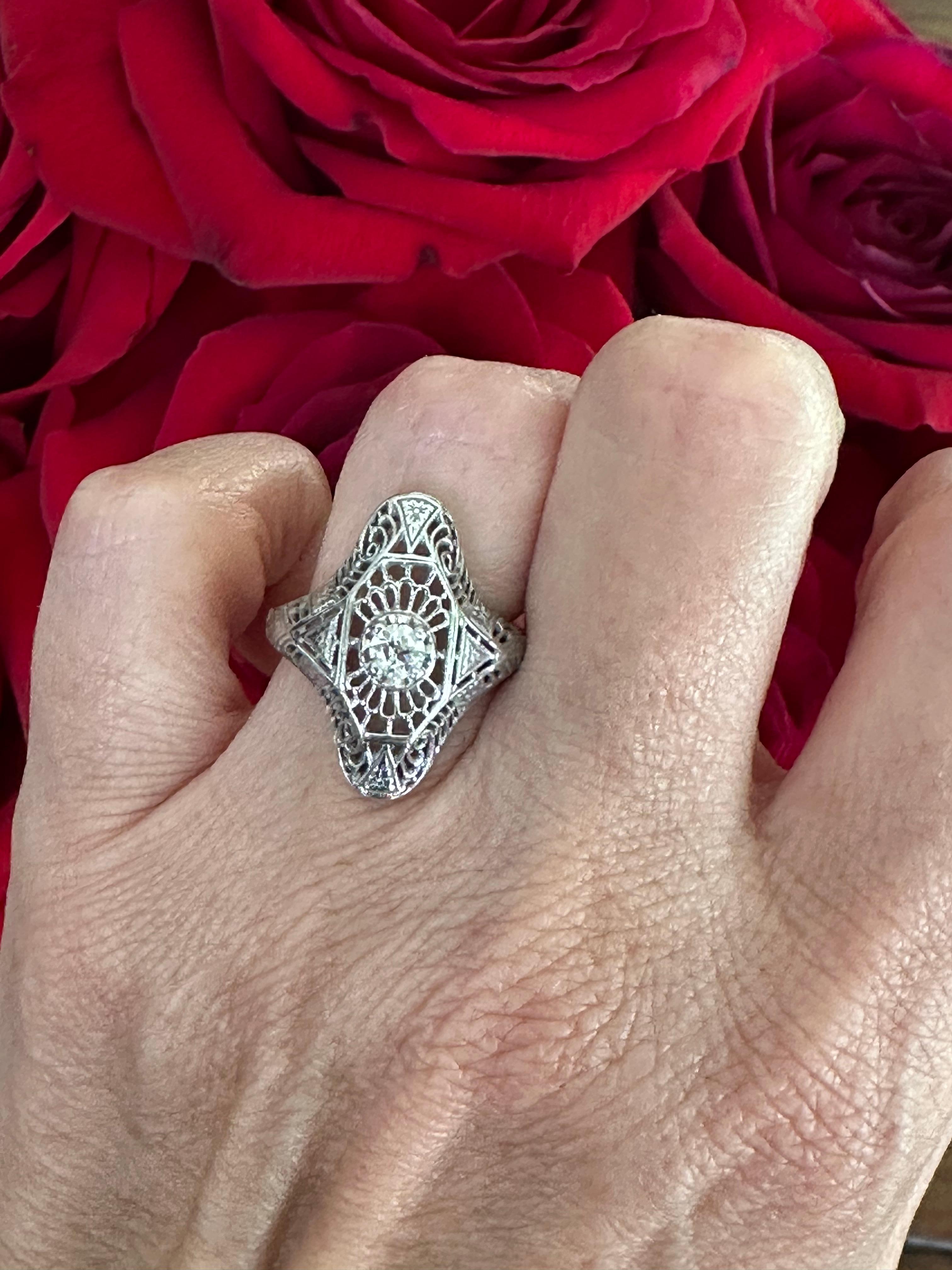 Art Deco Solitär Diamant und Filigran Dinner Ring im Zustand „Gut“ im Angebot in Denver, CO