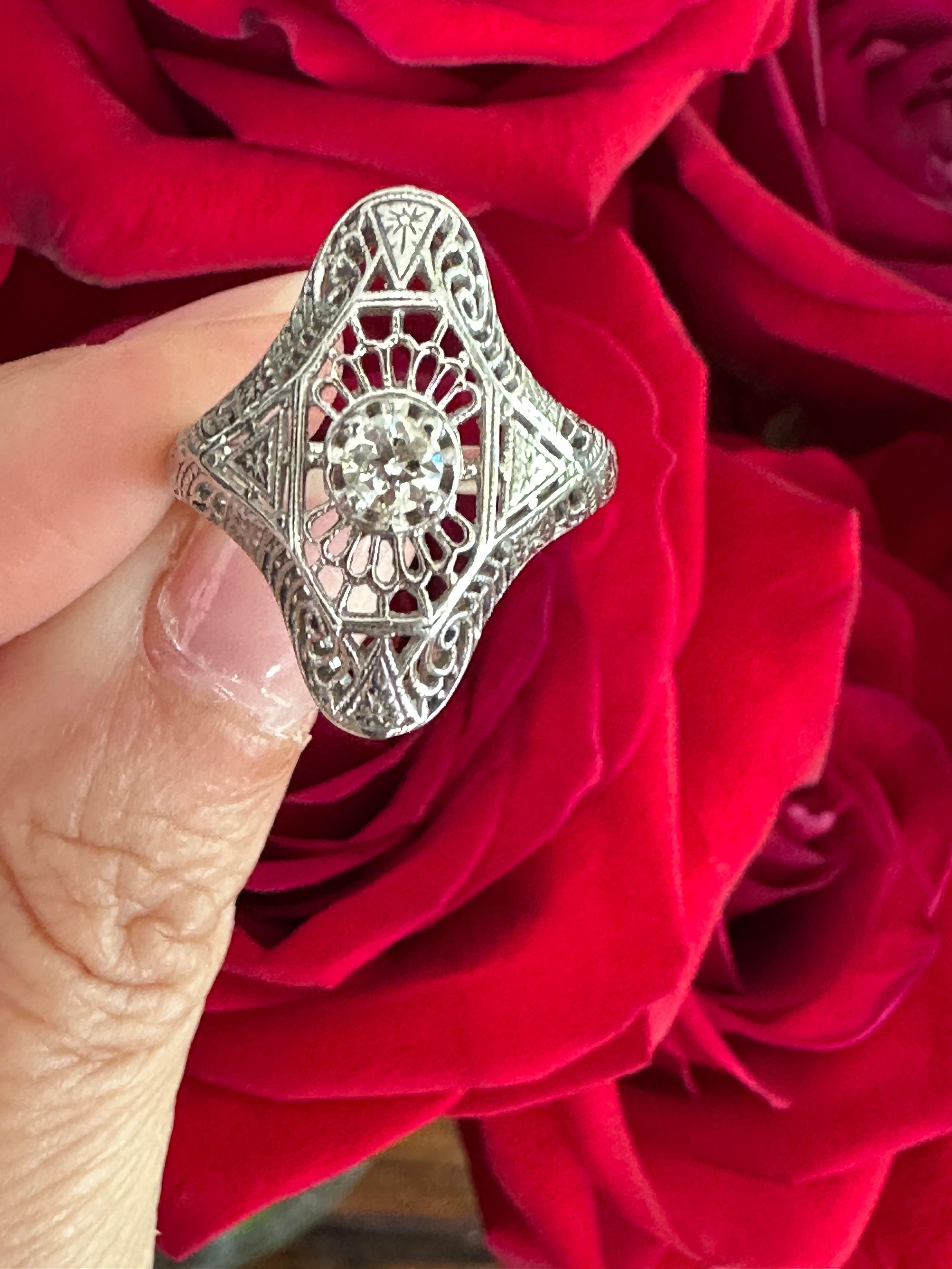 Art Deco Solitär Diamant und Filigran Dinner Ring Damen im Angebot