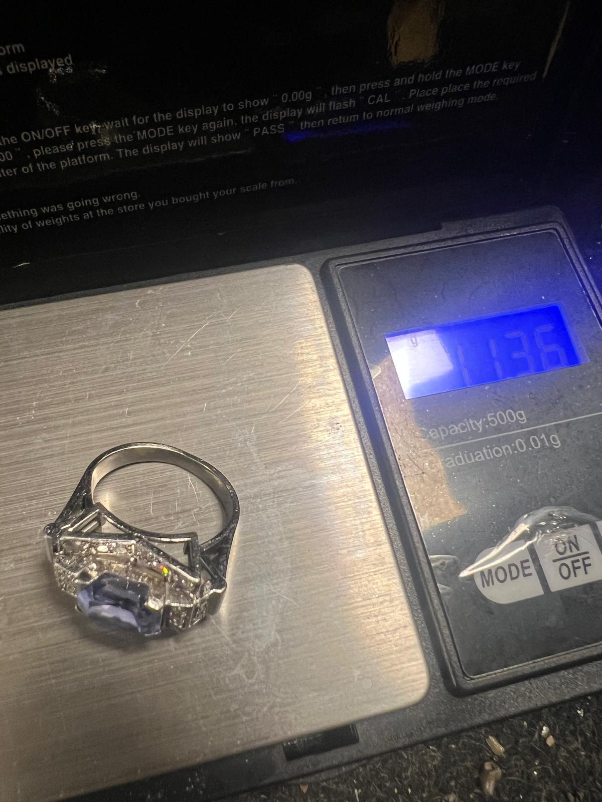 Anello solitario Art Deco, zaffiro di circa 6, 30 carati, diamanti e platino in vendita 4
