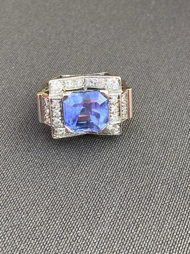 Round Cut Art Deco Solitaire Ring, Sapphire circa 6, 30 Carats, Diamonds and Platinum For Sale