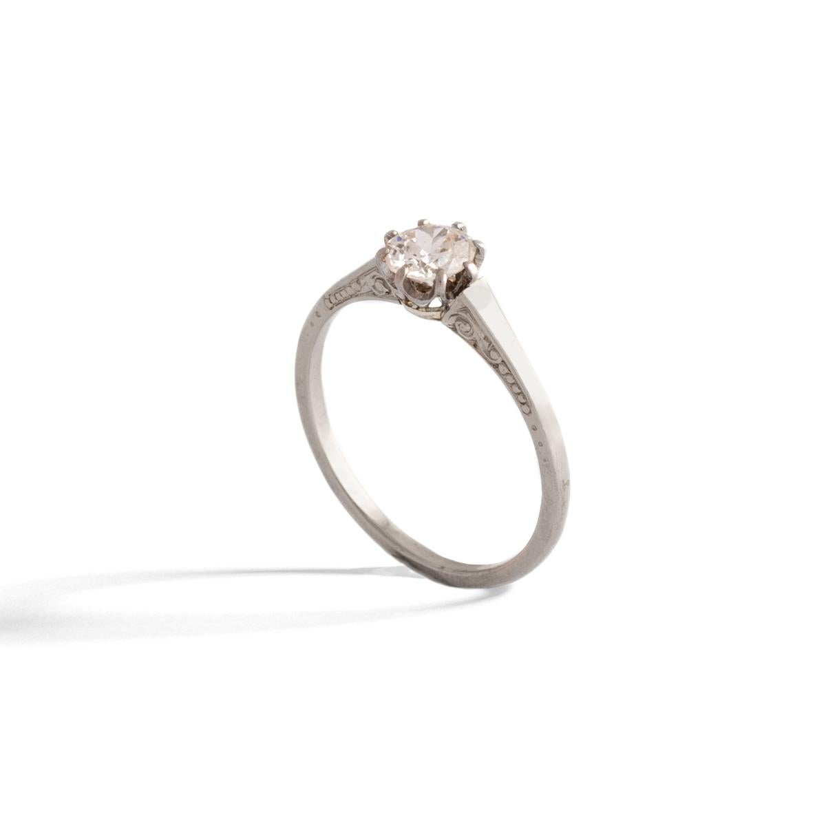 Women's or Men's Art Deco Solitaire Round Cut Diamond Platinum Ring For Sale