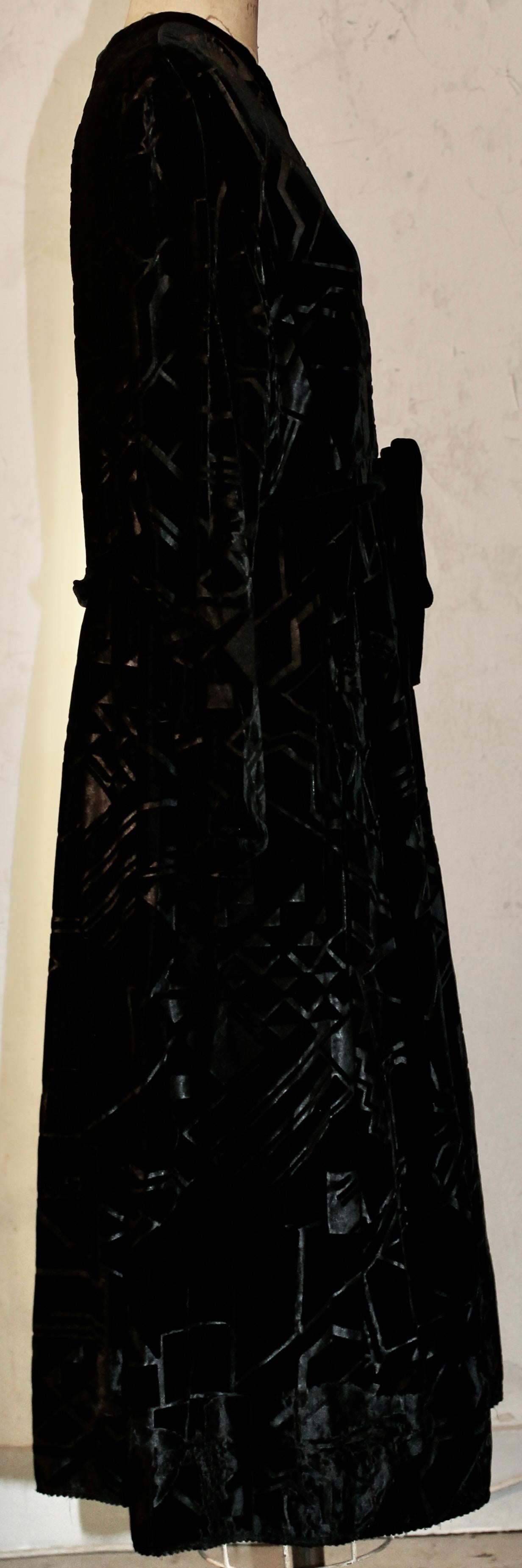 Schwarzes Abendkleid aus gefüttertem Samt im Art Deco-Stil von Sonia Delaunay, Levine & Smith im Angebot 8