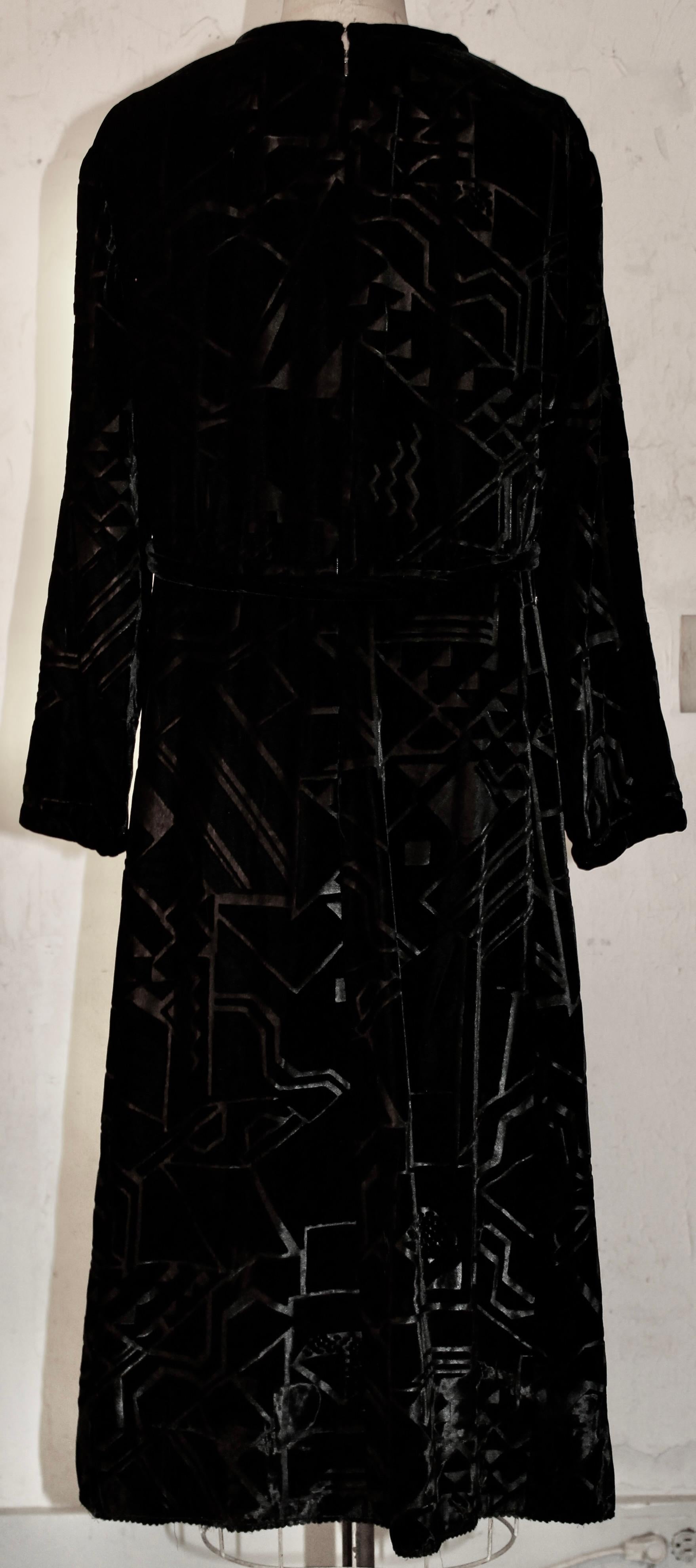 Schwarzes Abendkleid aus gefüttertem Samt im Art Deco-Stil von Sonia Delaunay, Levine & Smith im Angebot 10
