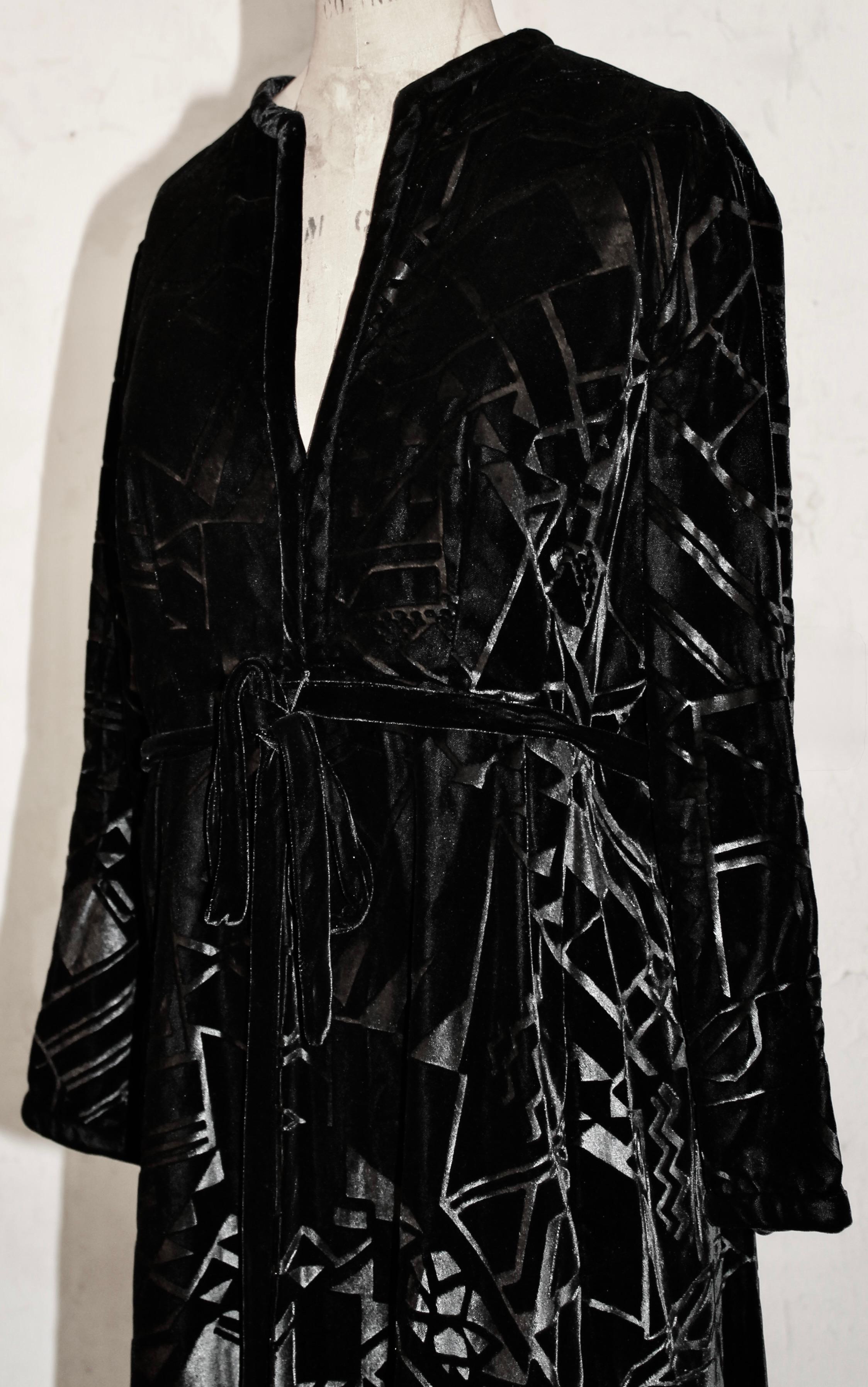Schwarzes Abendkleid aus gefüttertem Samt im Art Deco-Stil von Sonia Delaunay, Levine & Smith im Angebot 1