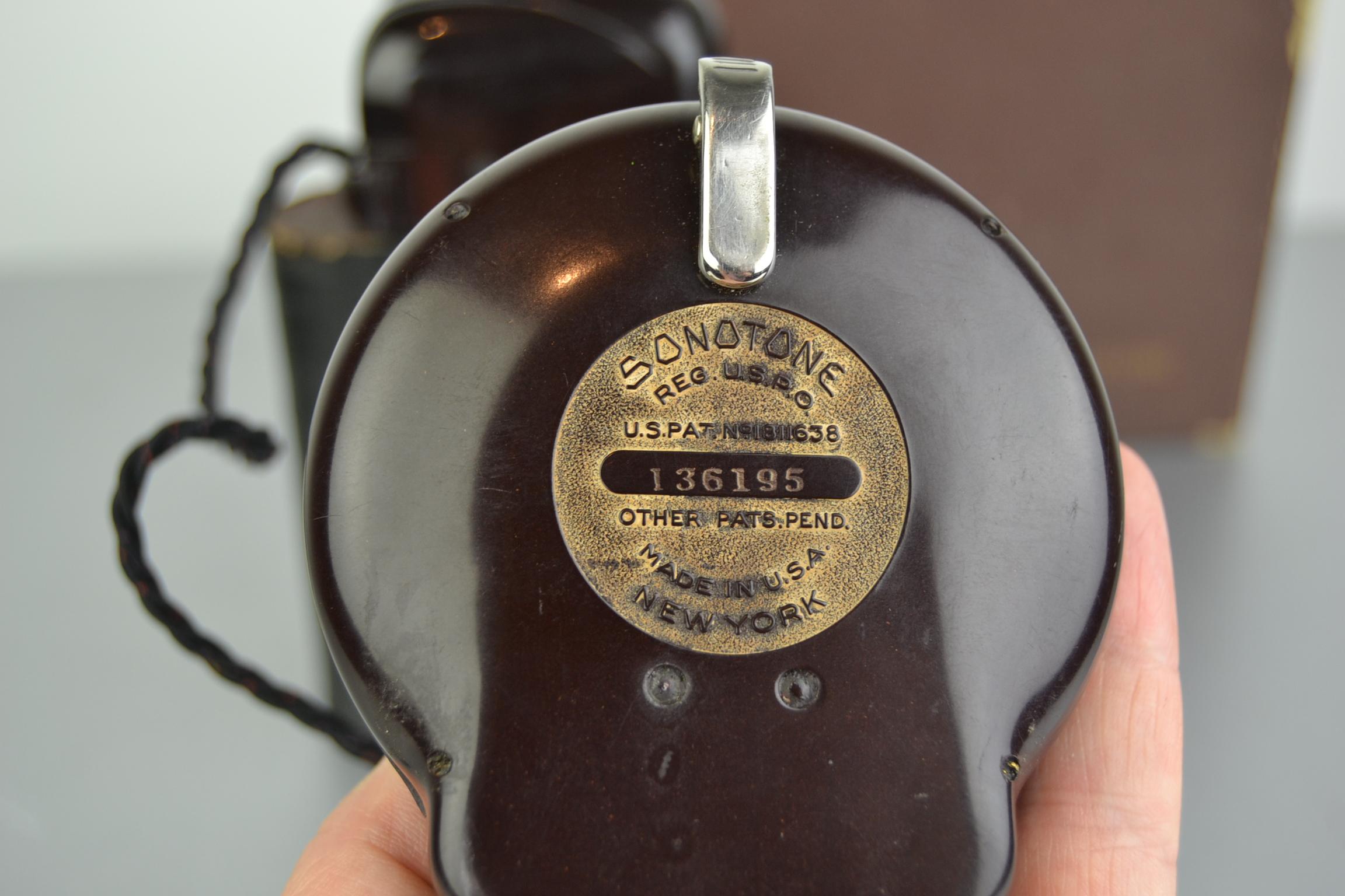 20th Century Art Deco Sonotone Bakelite Hearing Aid with Witte Kat Battery Box