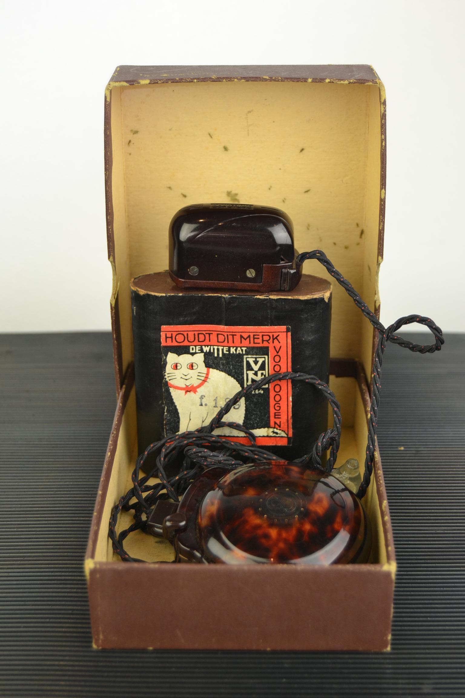 Art Deco Sonotone Bakelite Hearing Aid with Witte Kat Battery Box 2