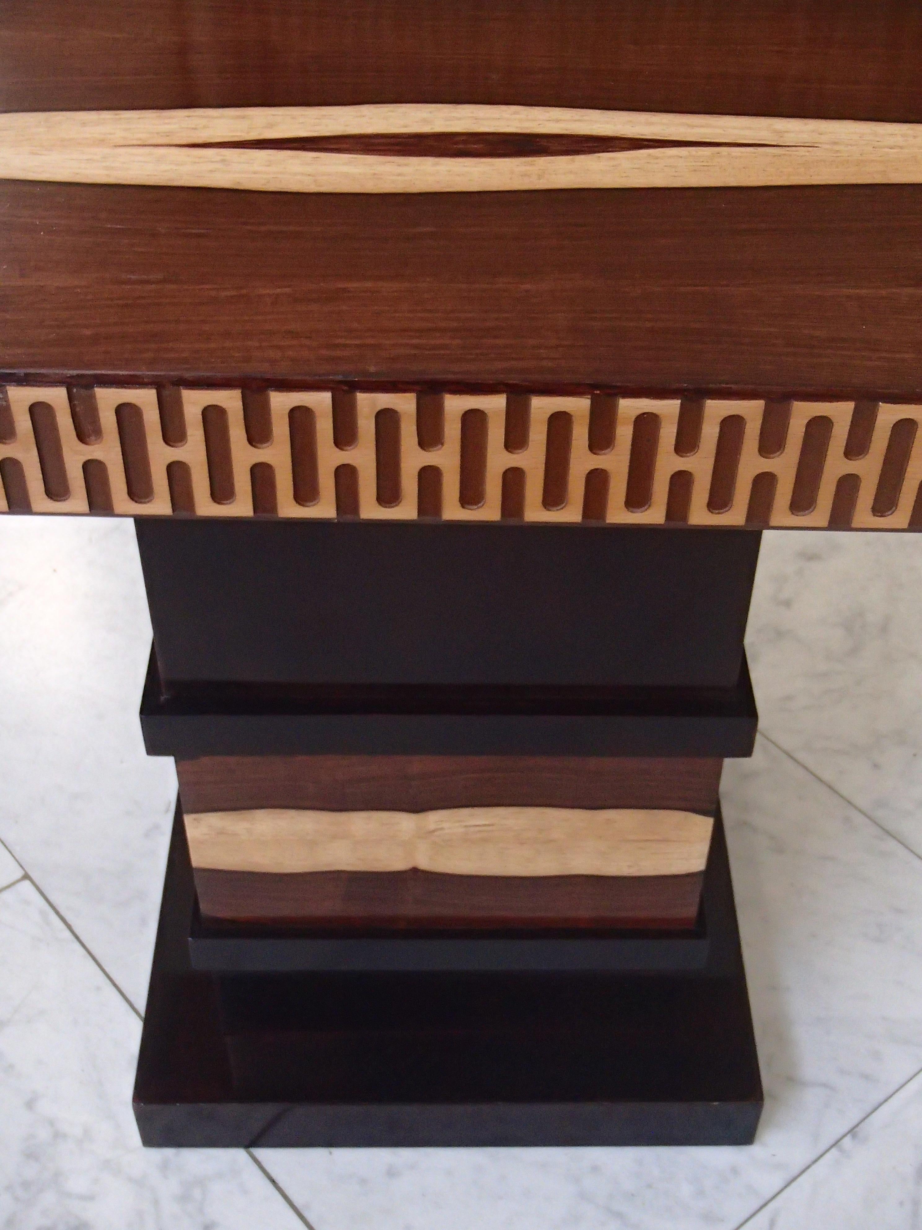 Art Deco Sophisticated Decorative Table with Rare Etimoe Veneer For Sale 7