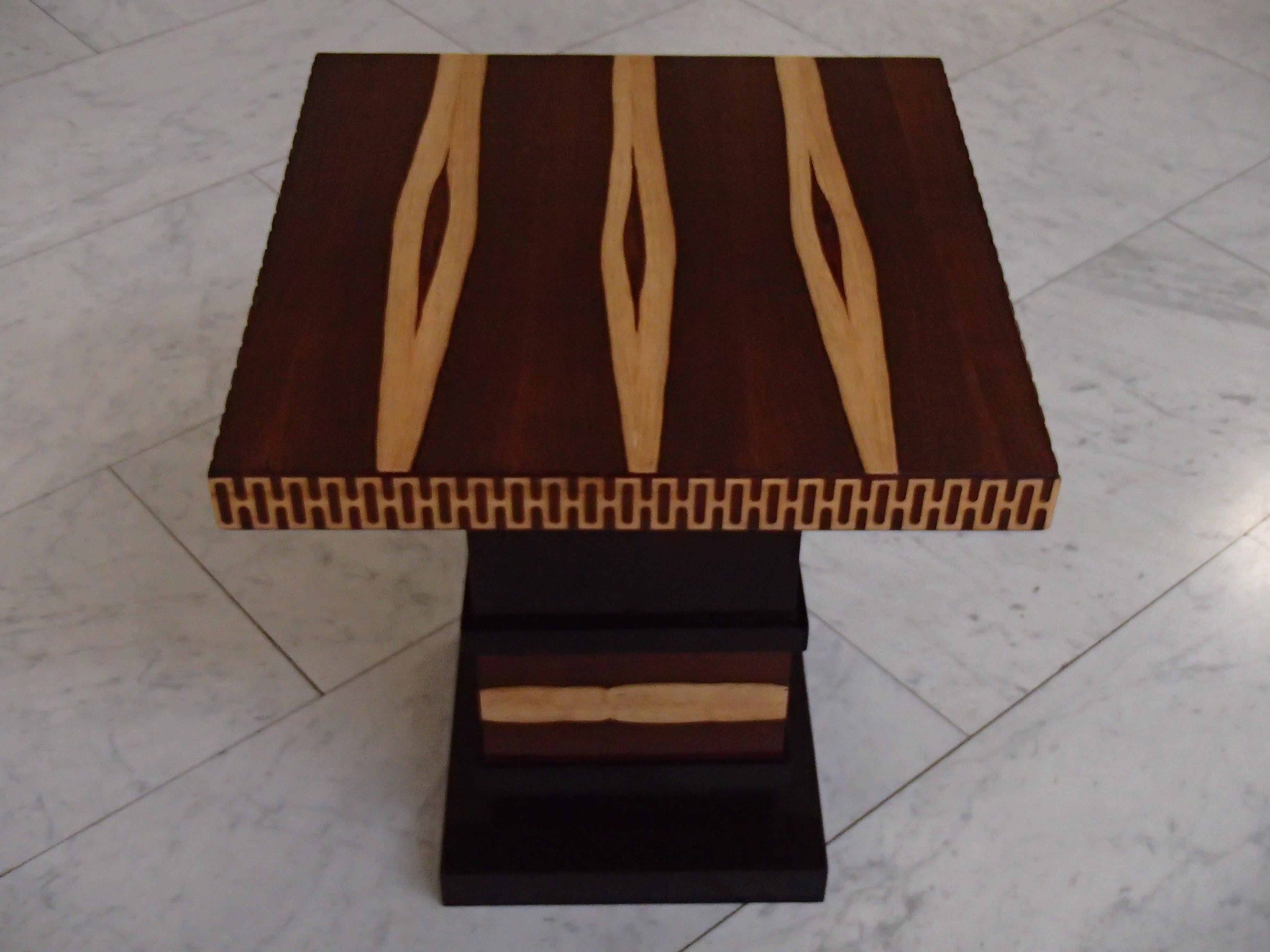 Art Deco Sophisticated Decorative Table with Rare Etimoe Veneer For Sale 10