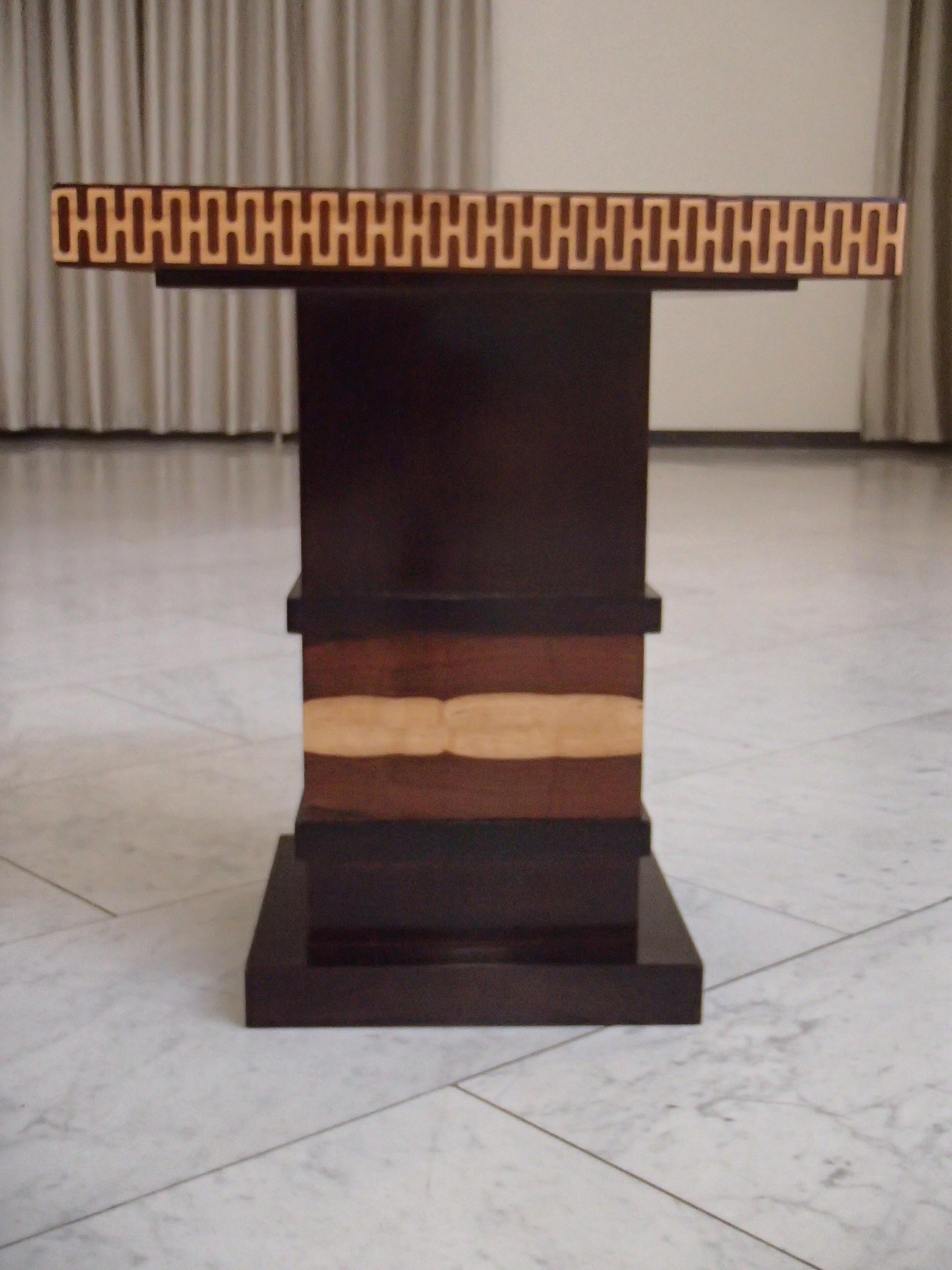 Art Deco Sophisticated Decorative Table with Rare Etimoe Veneer For Sale 11