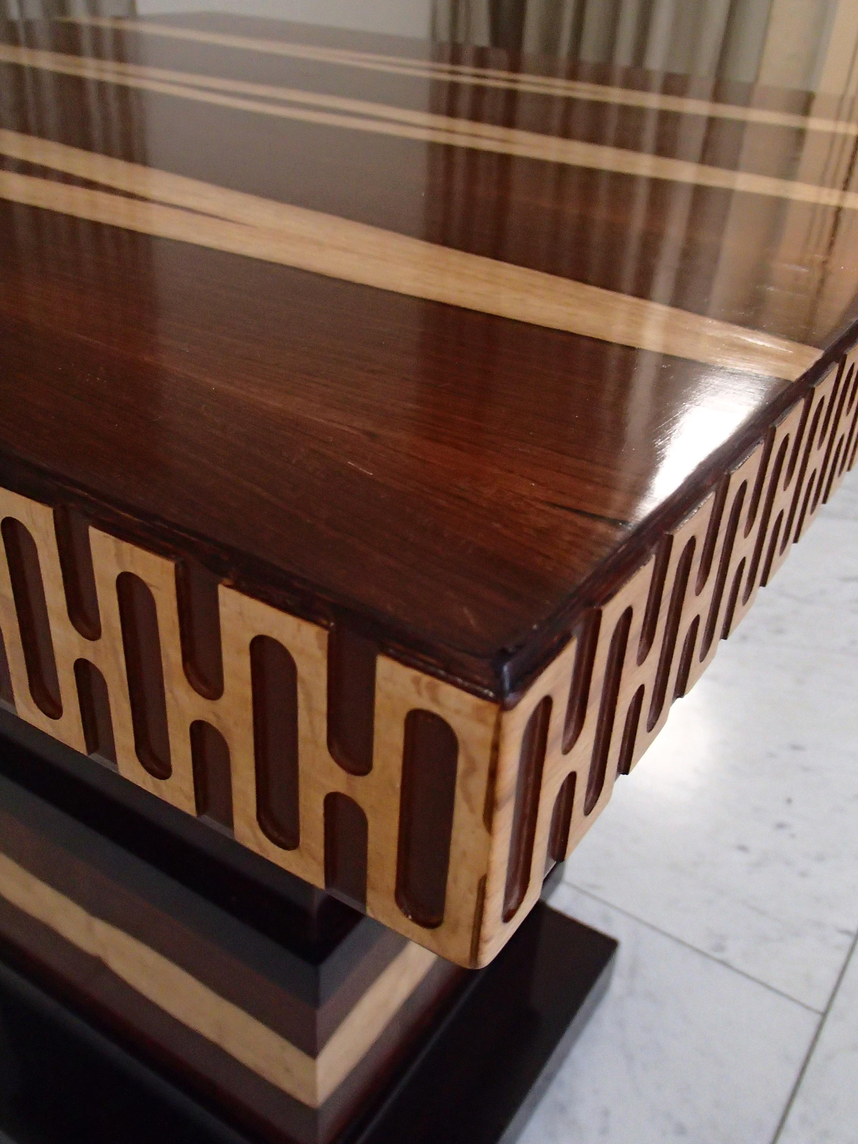 Raffinierter dekorativer Art-Déco-Tisch mit seltenem Etimoe-Furnier im Zustand „Gut“ im Angebot in Weiningen, CH