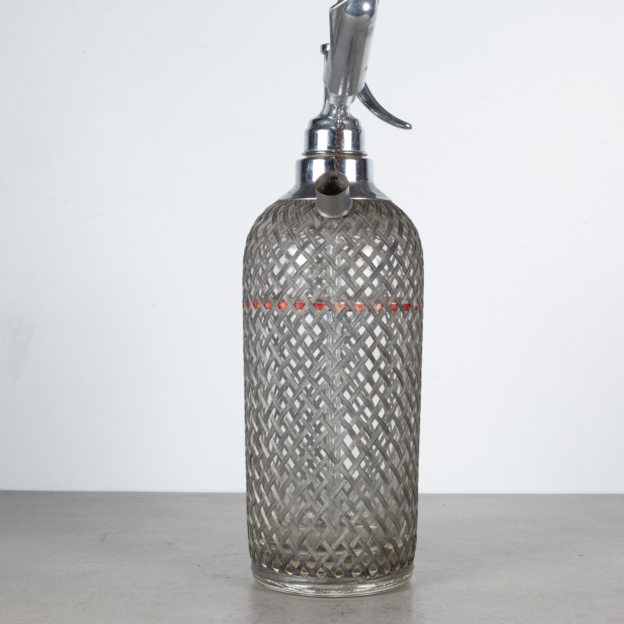 Art Deco Sparklets Wire Mesh Seltzer Bottles c.1930  (LIVRAISON GRATUITE) Bon état - En vente à San Francisco, CA