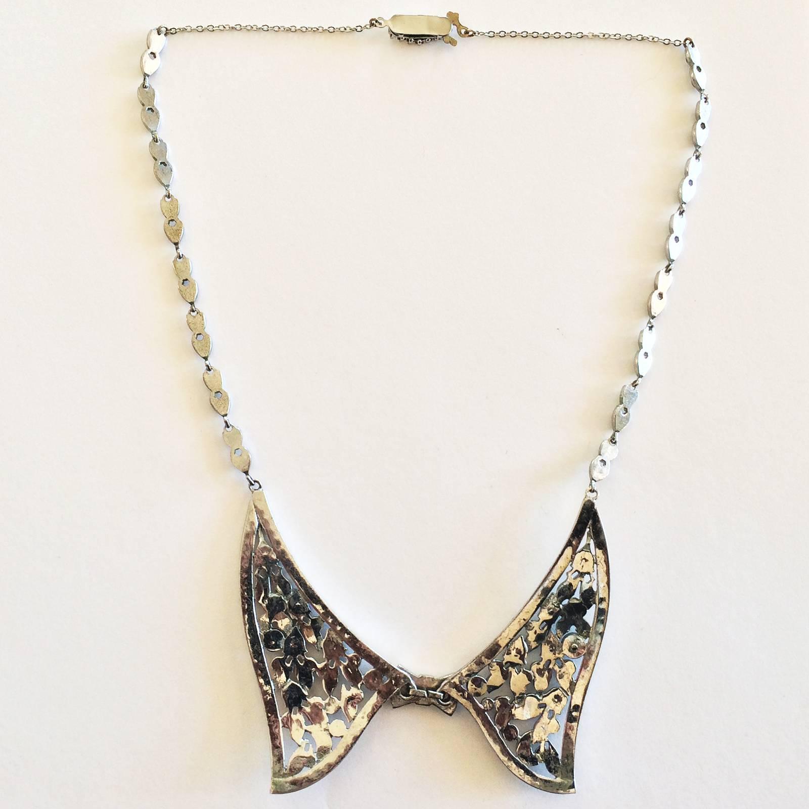 Art Deco Spectacular bow ribbon necklace  In Good Condition In Daylesford, Victoria