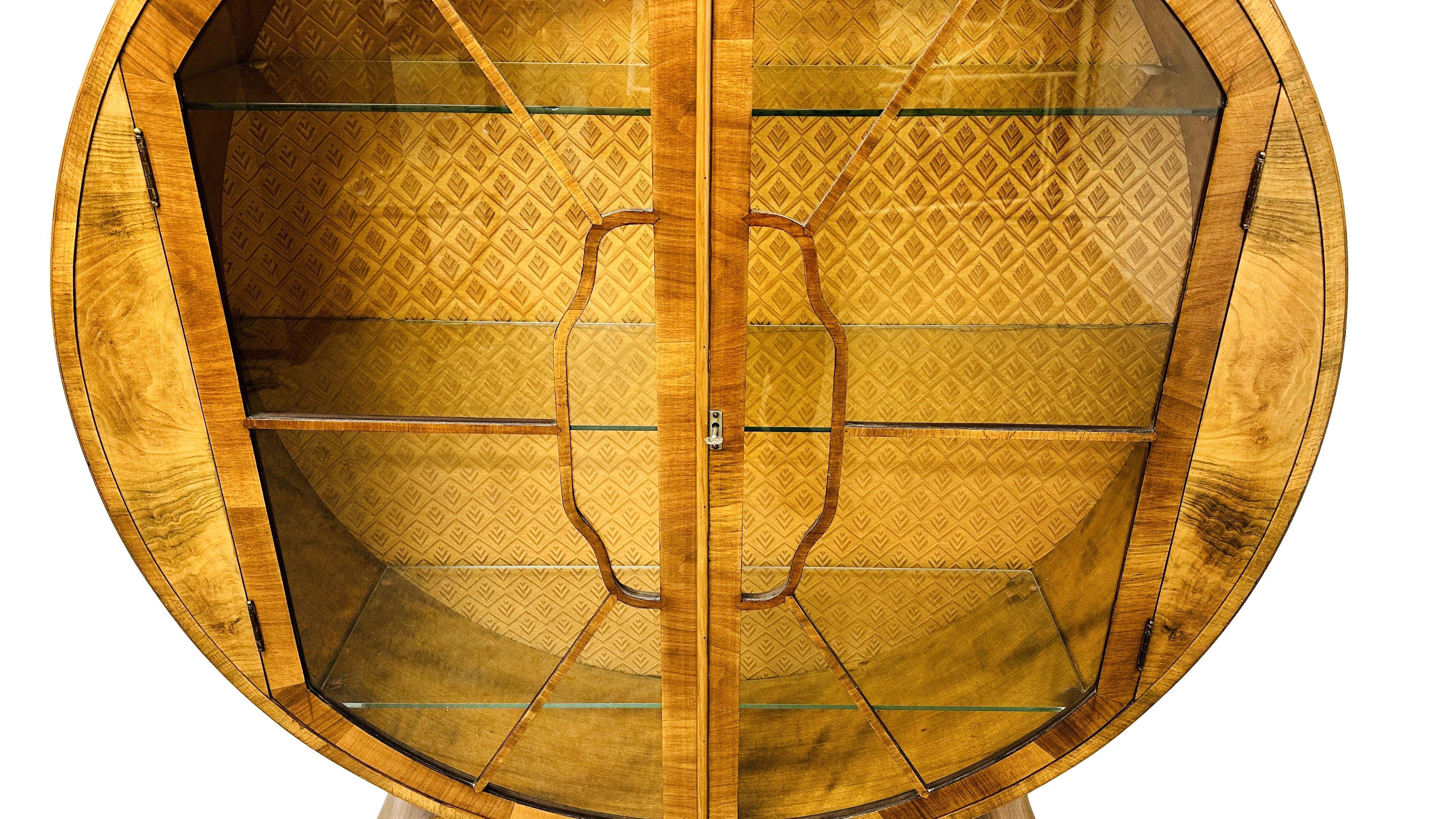 Fabulous, original 1930s Art Deco display cabinet. This lovely figured walnut veneered mid-tone cabinet features a generously sized interior display area for your 'collections'. Beautiful cloud shape astragal to the glass to the doors. The doors