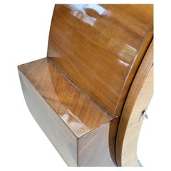 Spettacolare vetrinetta a forma di chiodo di garofano in stile Art Déco, inglese, 1930 ca.