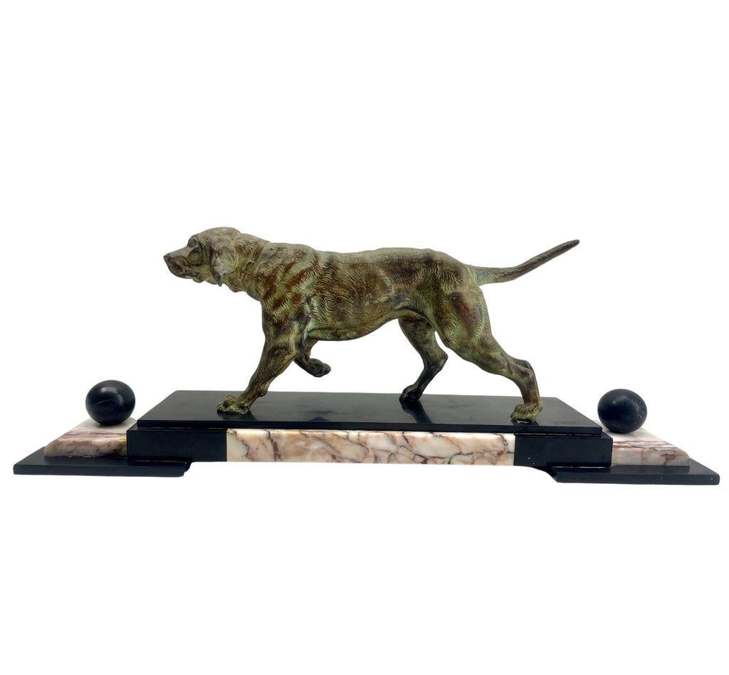 Signed: BERNI
Art Deco. Spelter Bonzed Representation of Bloodhound  
On Onyx & Marble Base.
Stunning French Art Deco 

In Good condition 
Sculpture is Spelter, a traditional metal Alloy with a Rich Bronze Finish.
Originel Patina on all Parts

The