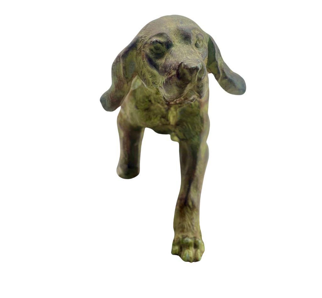 Art Deco. Spelter Bonzed Darstellung eines Bluthundes aus Zinn  Marmorsockel Signiert: BERNI (Bronziert) im Angebot