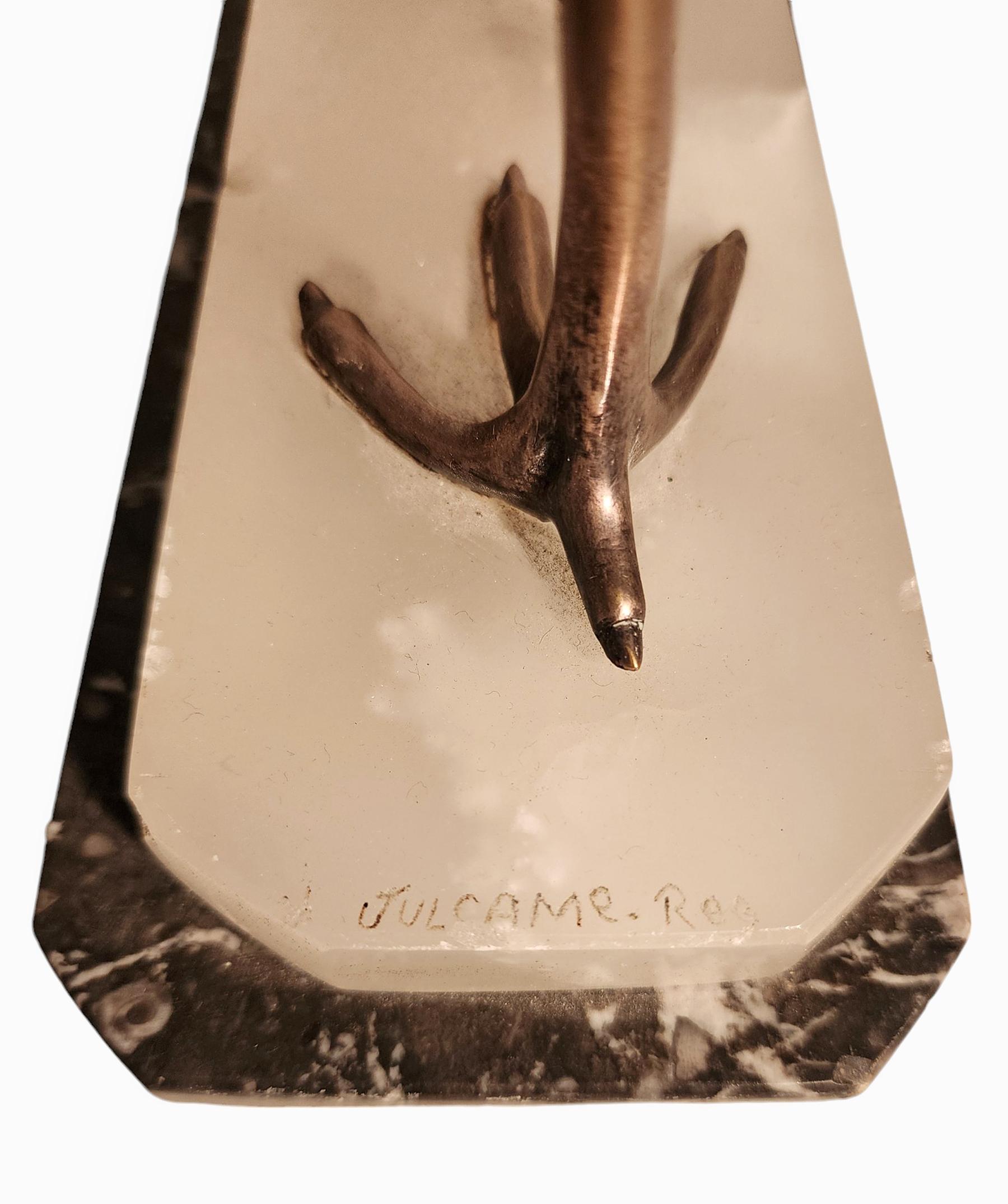 XX secolo Scultura Art Déco in spelta con base in marmo firmata da Julcame Reg, Francia in vendita