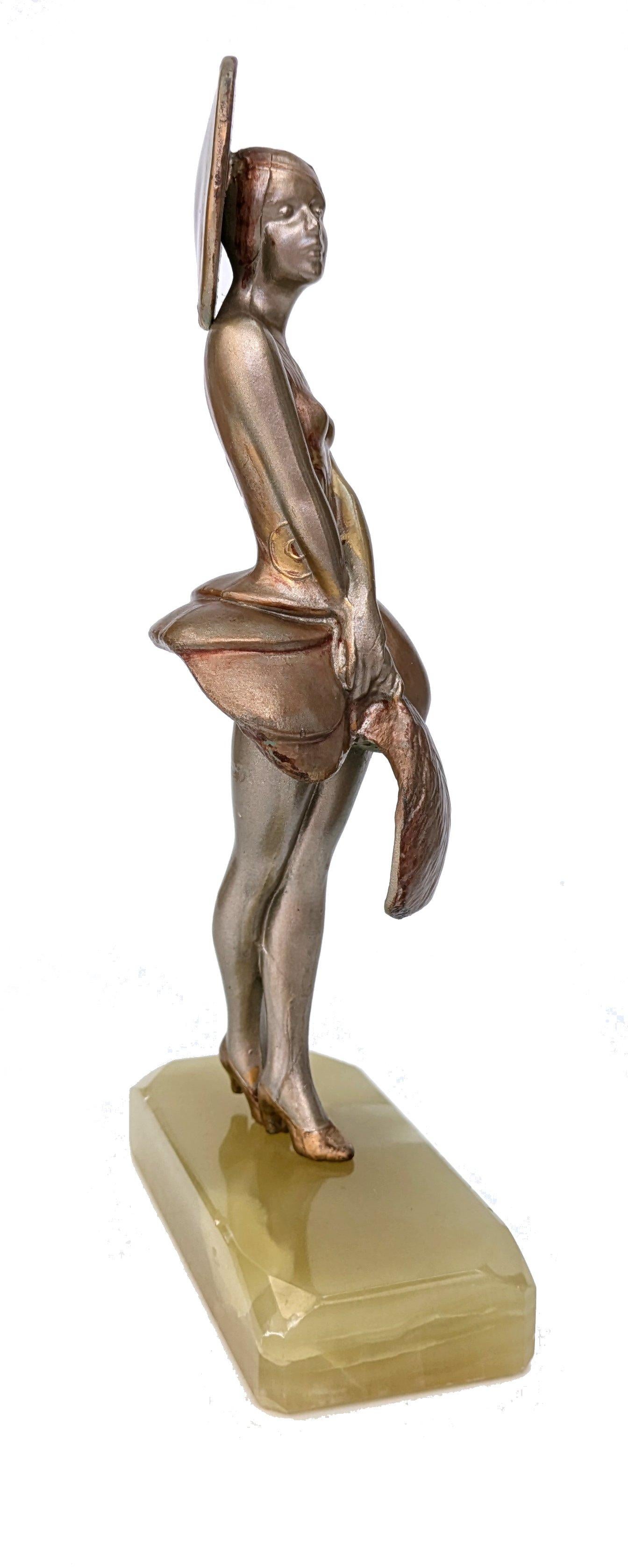 Europeo Figura femminile in speltro Art Deco, 1930 circa in vendita
