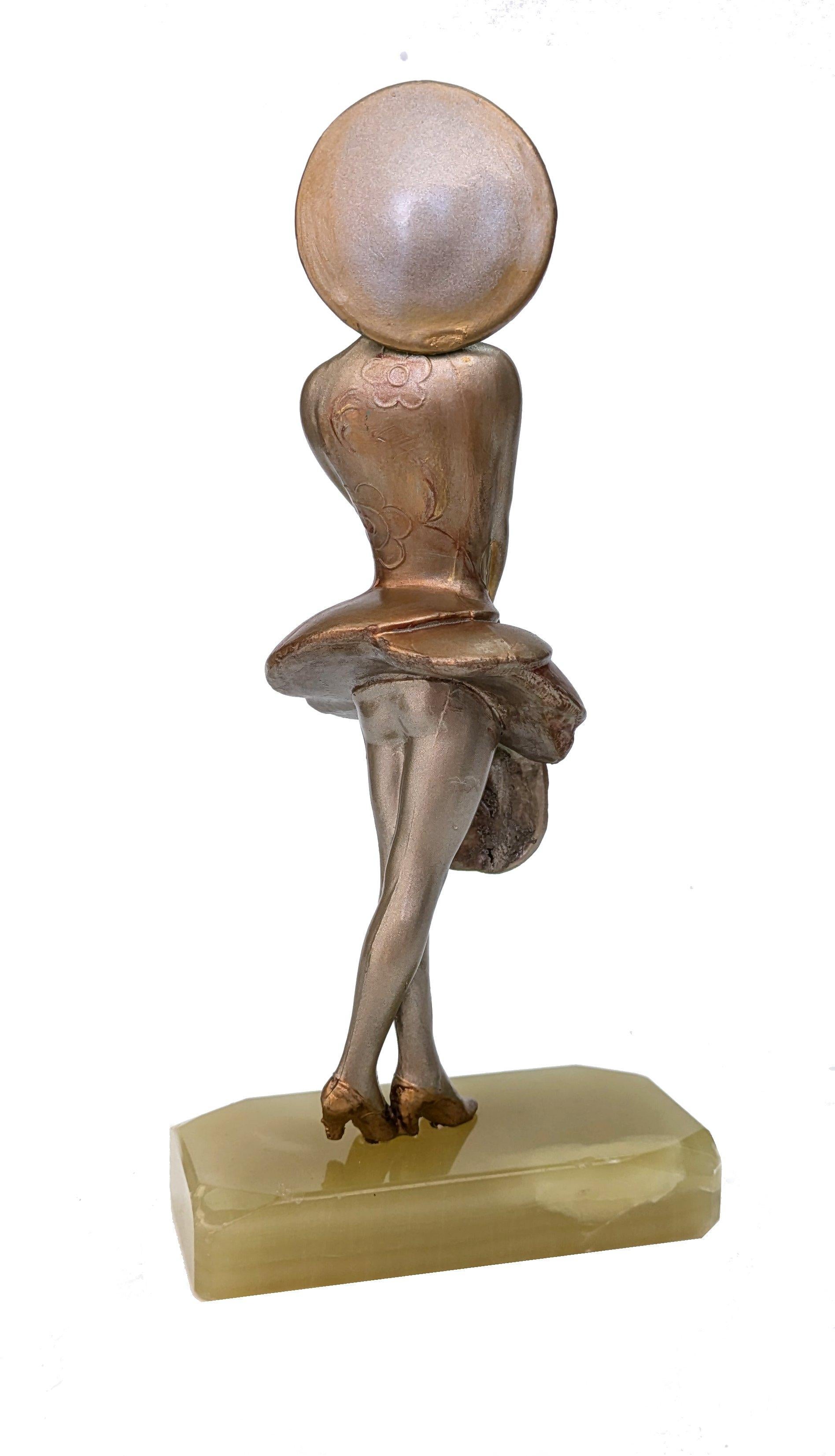 Figura femminile in speltro Art Deco, 1930 circa In condizioni buone in vendita a Devon, England