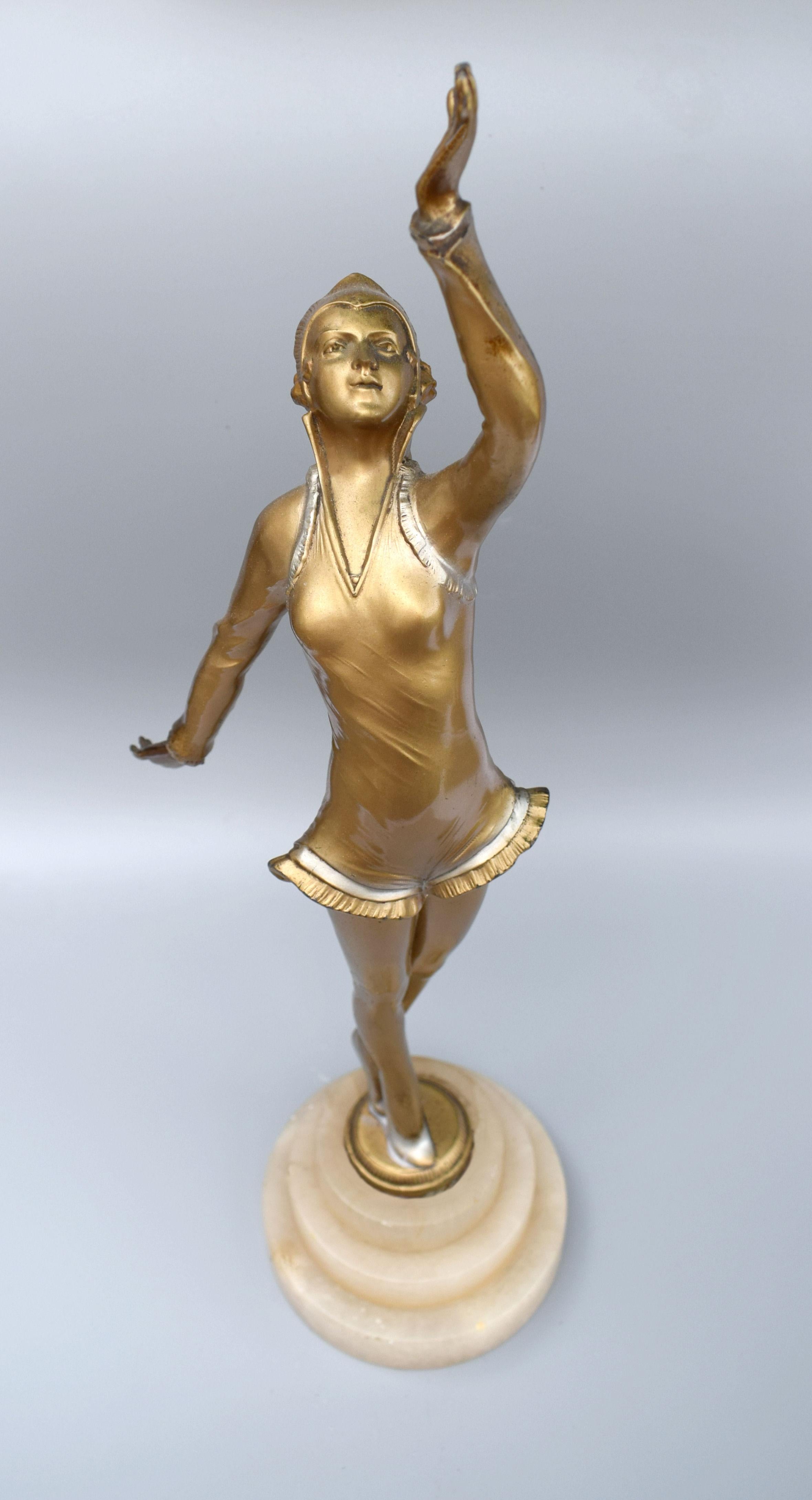 Figurale Lady aus Zinn im Art déco-Stil auf Alabastersockel, 1930er Jahre (Zink) im Angebot