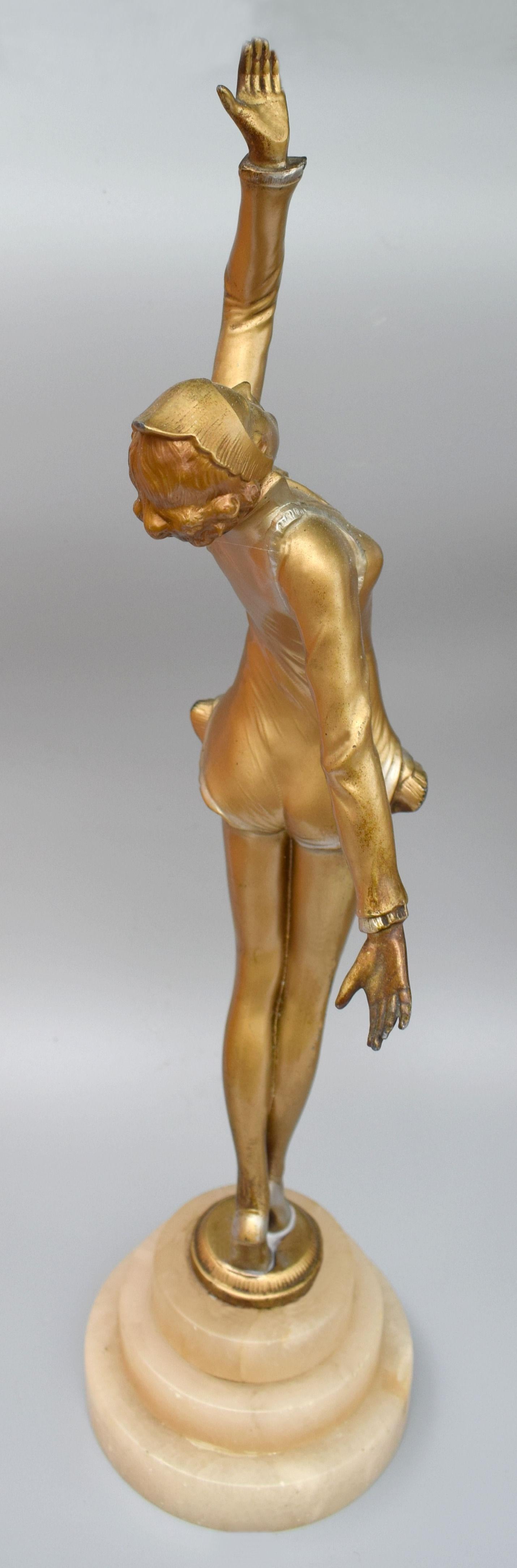 Figurale Lady aus Zinn im Art déco-Stil auf Alabastersockel, 1930er Jahre im Angebot 1
