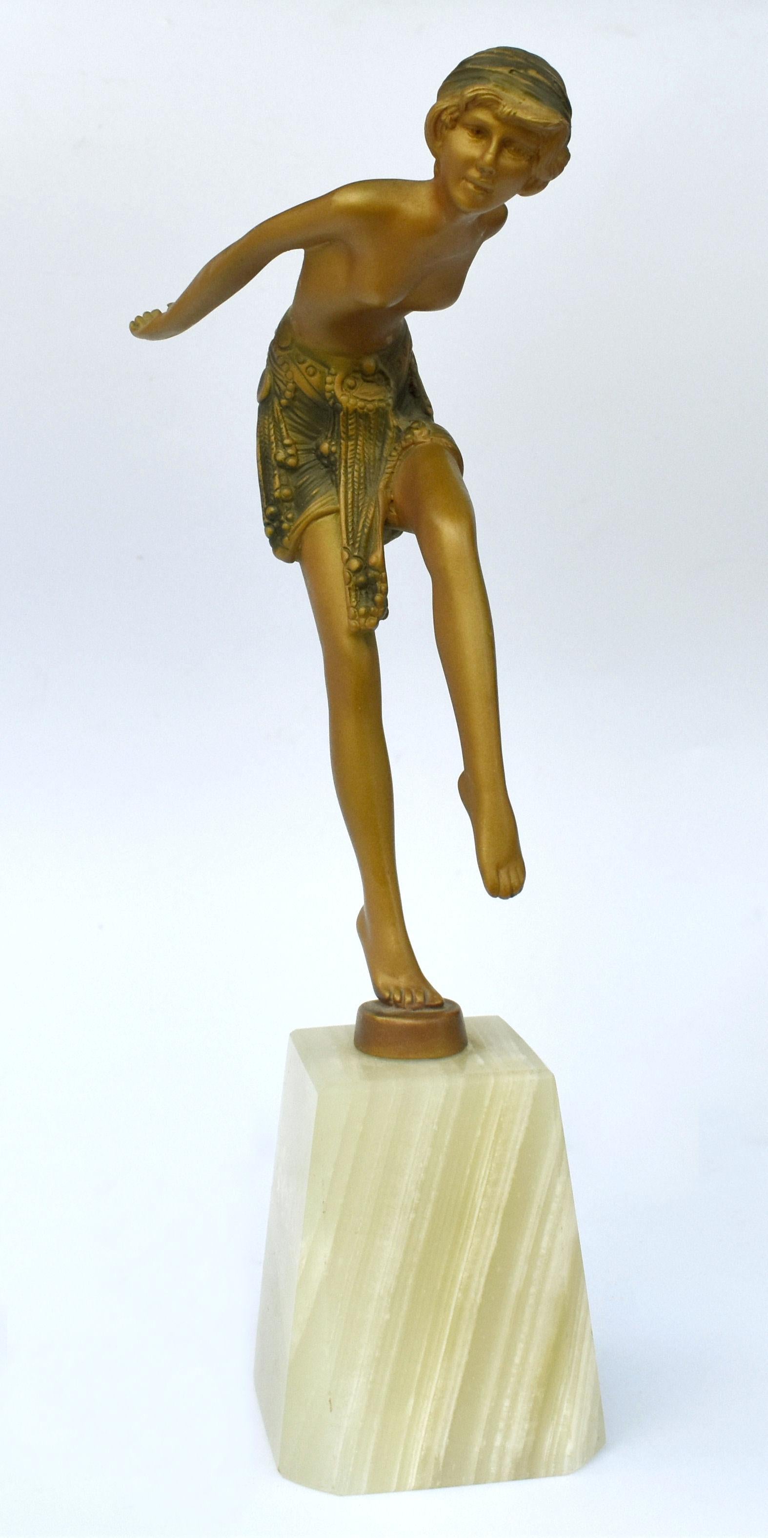 Figurale Art-Déco-Dame aus Zinn auf Onyxsockel, 1930er Jahre (20. Jahrhundert) im Angebot
