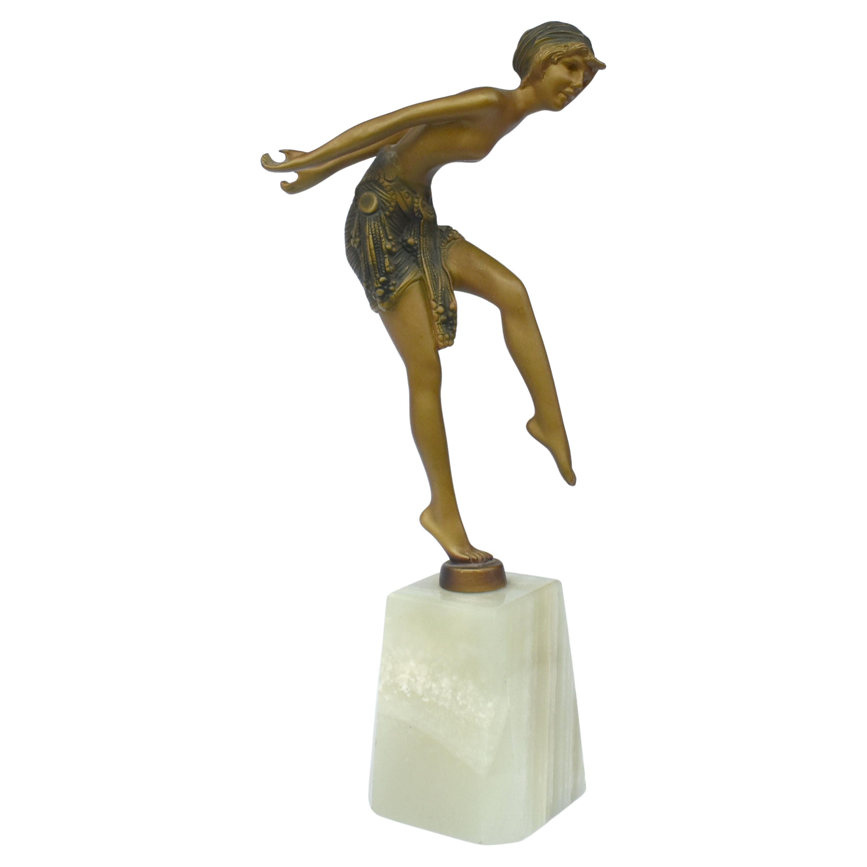 Figurale Art-Déco-Dame aus Zinn auf Onyxsockel, 1930er Jahre im Angebot