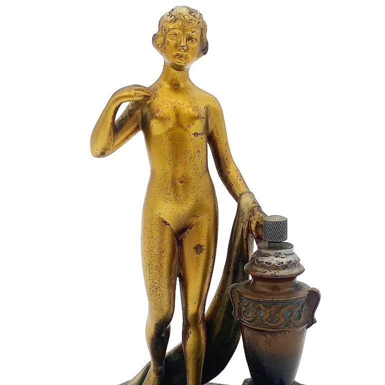 Art Deco Spelter Metal Nude Flapper Goddess Desktop Torch Tip Table Lighter in vendita 4