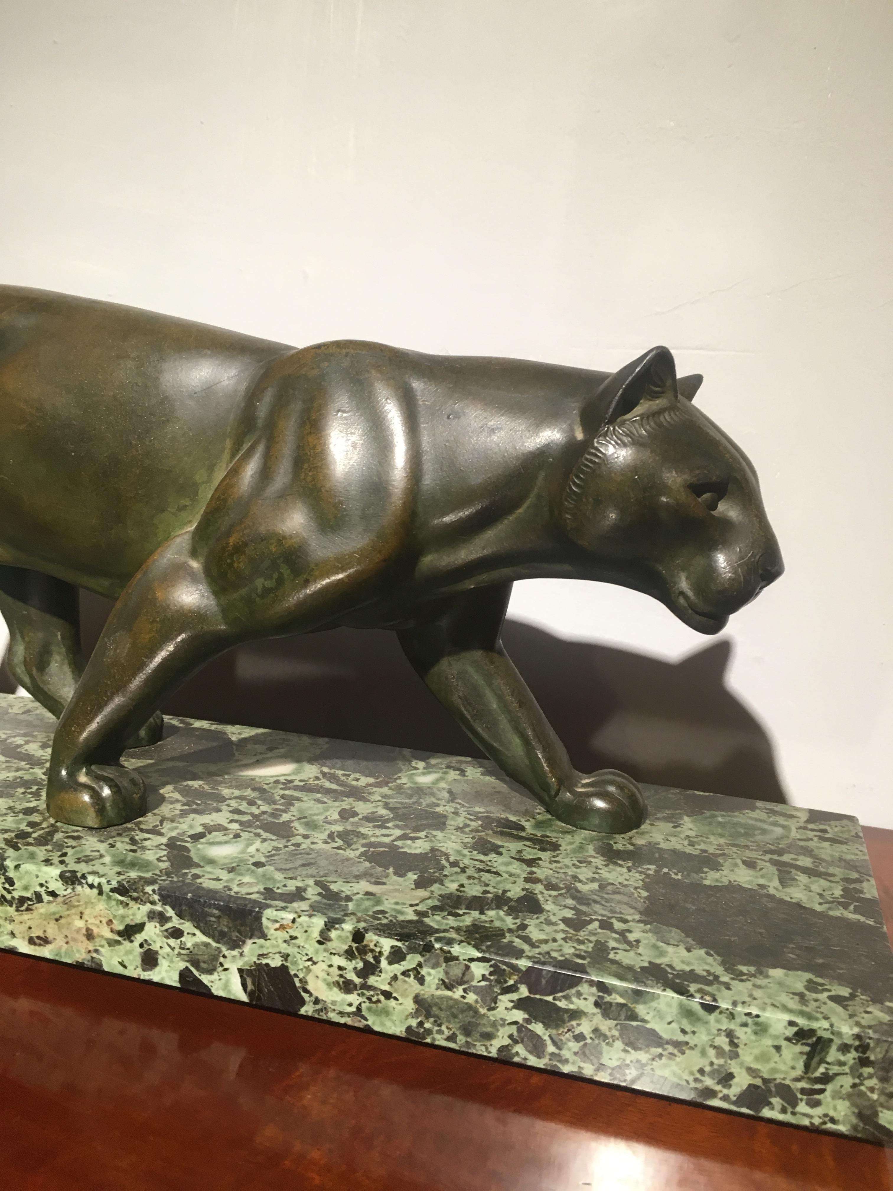 Very striking Art Deco spelter panther 

Dating to around the 1930s ,mounted on original marble base . Unfortunately I can't see a signature.



 