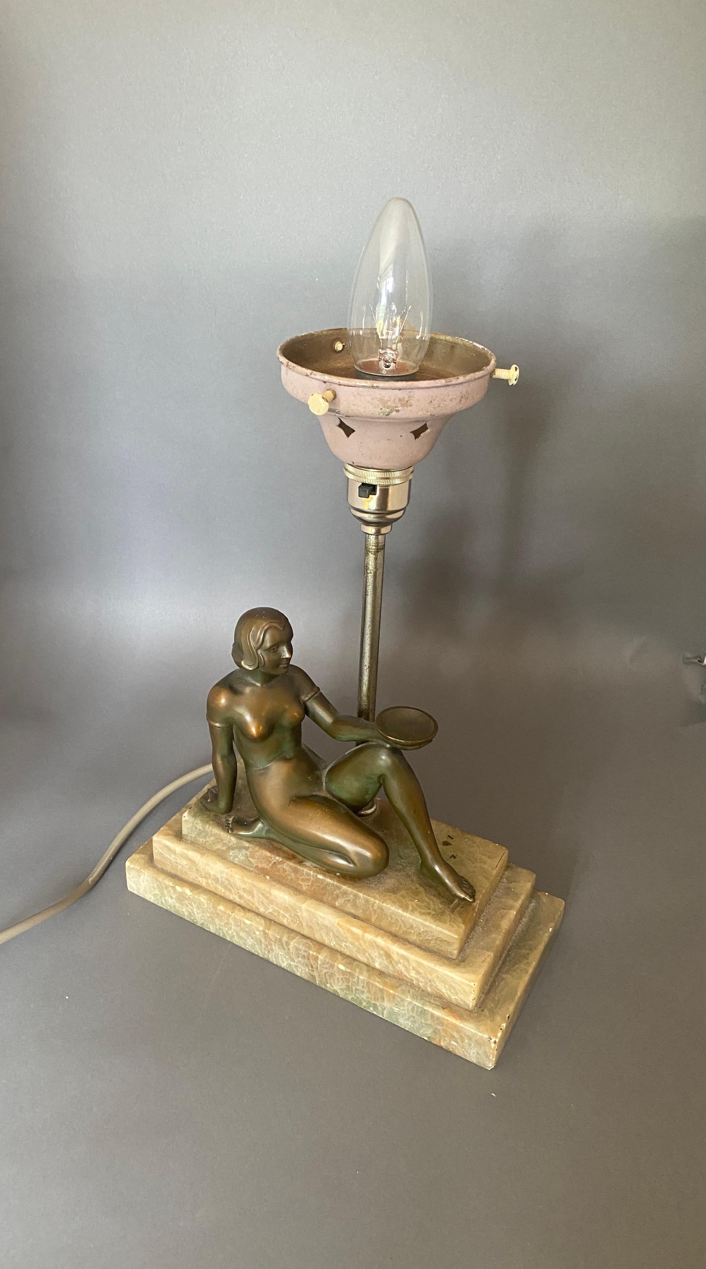 Art déco Lampe de dame Art Déco à base d'onyx et de stéatite années 1930 en vente