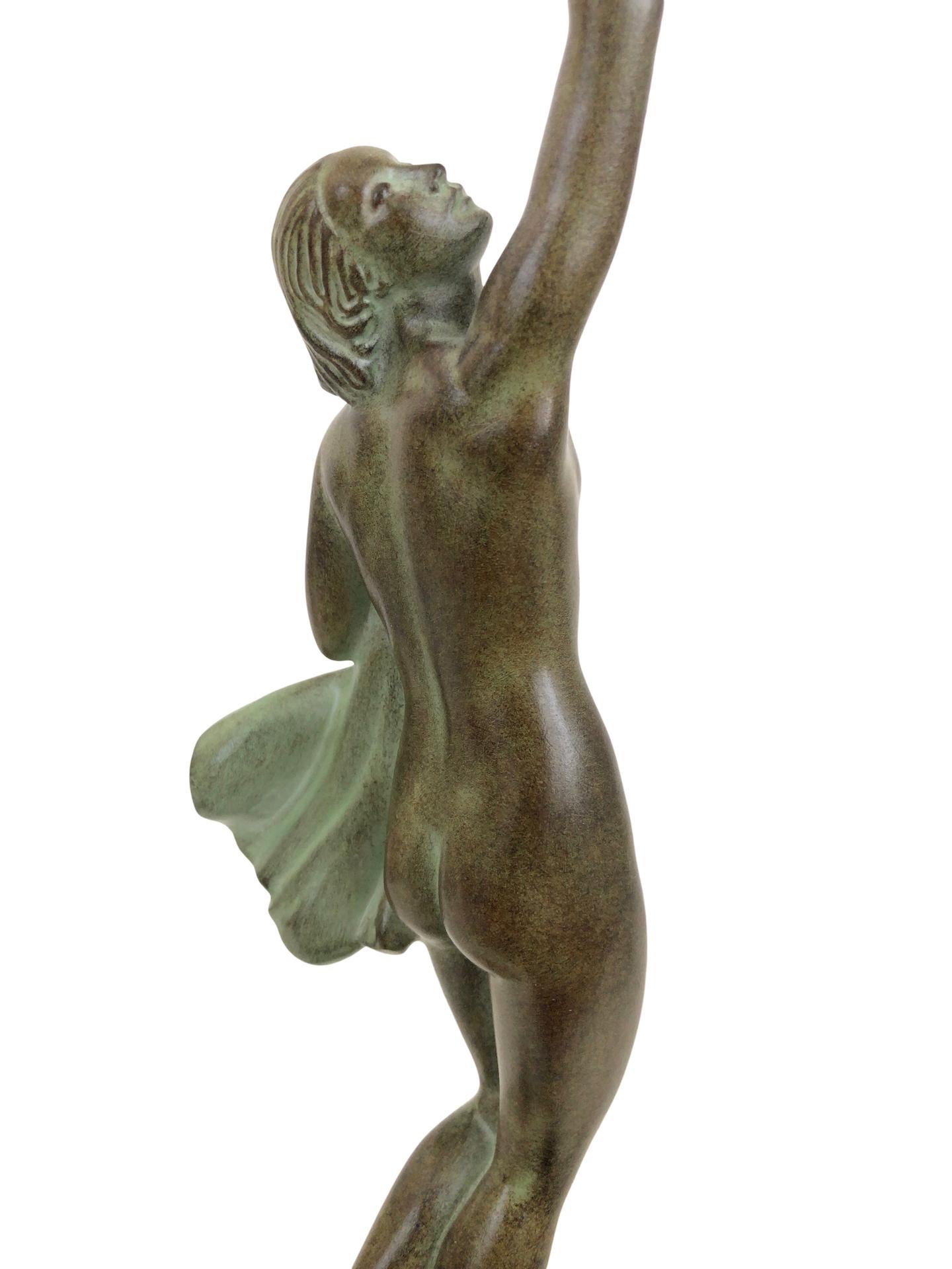 Sculpture d'un message d'amour Art Déco en étain de Pierre Le Faguays et Max Le Verrier en vente 3