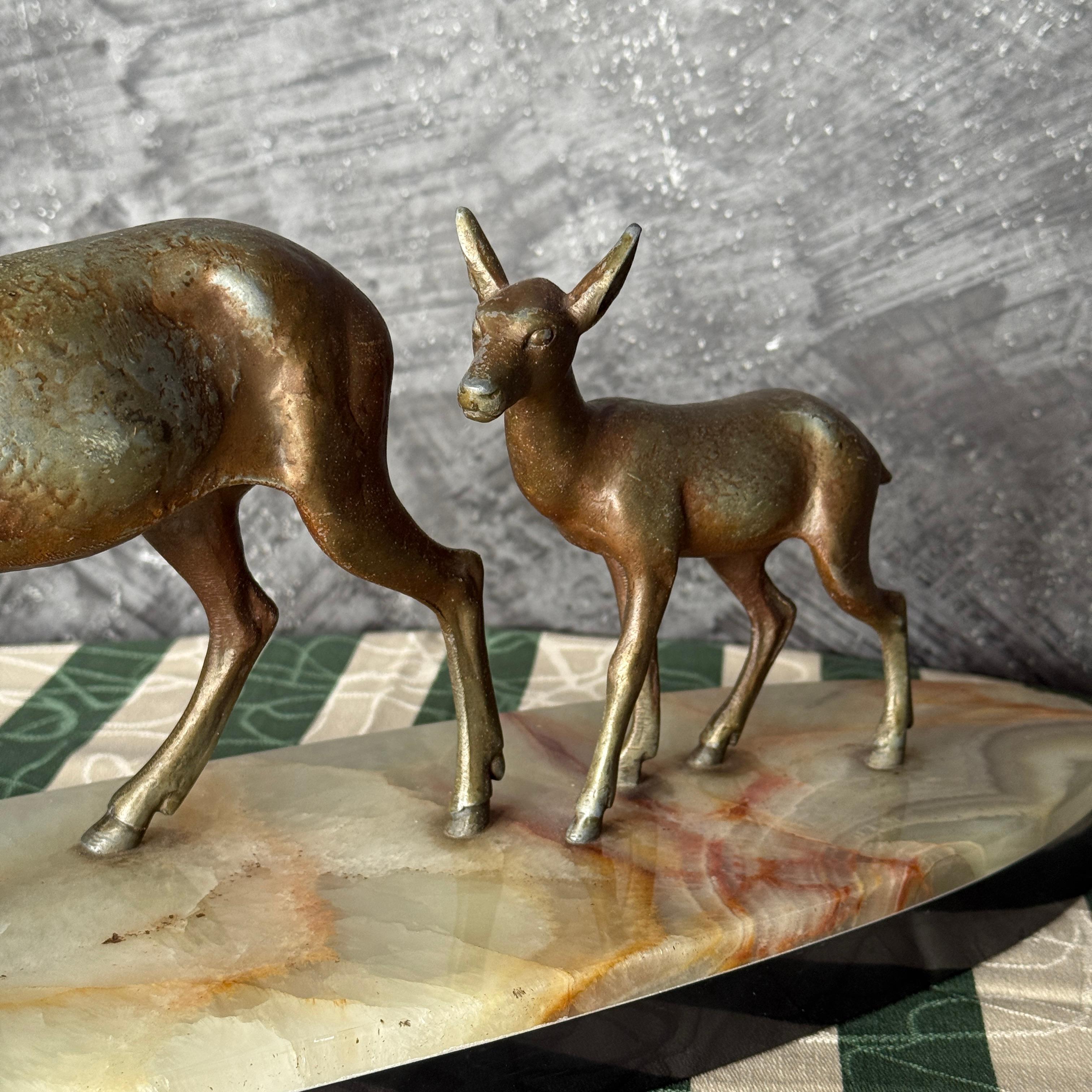 Sculpture Art Déco de 2 cerfs Bon état - En vente à Chonburi, TH
