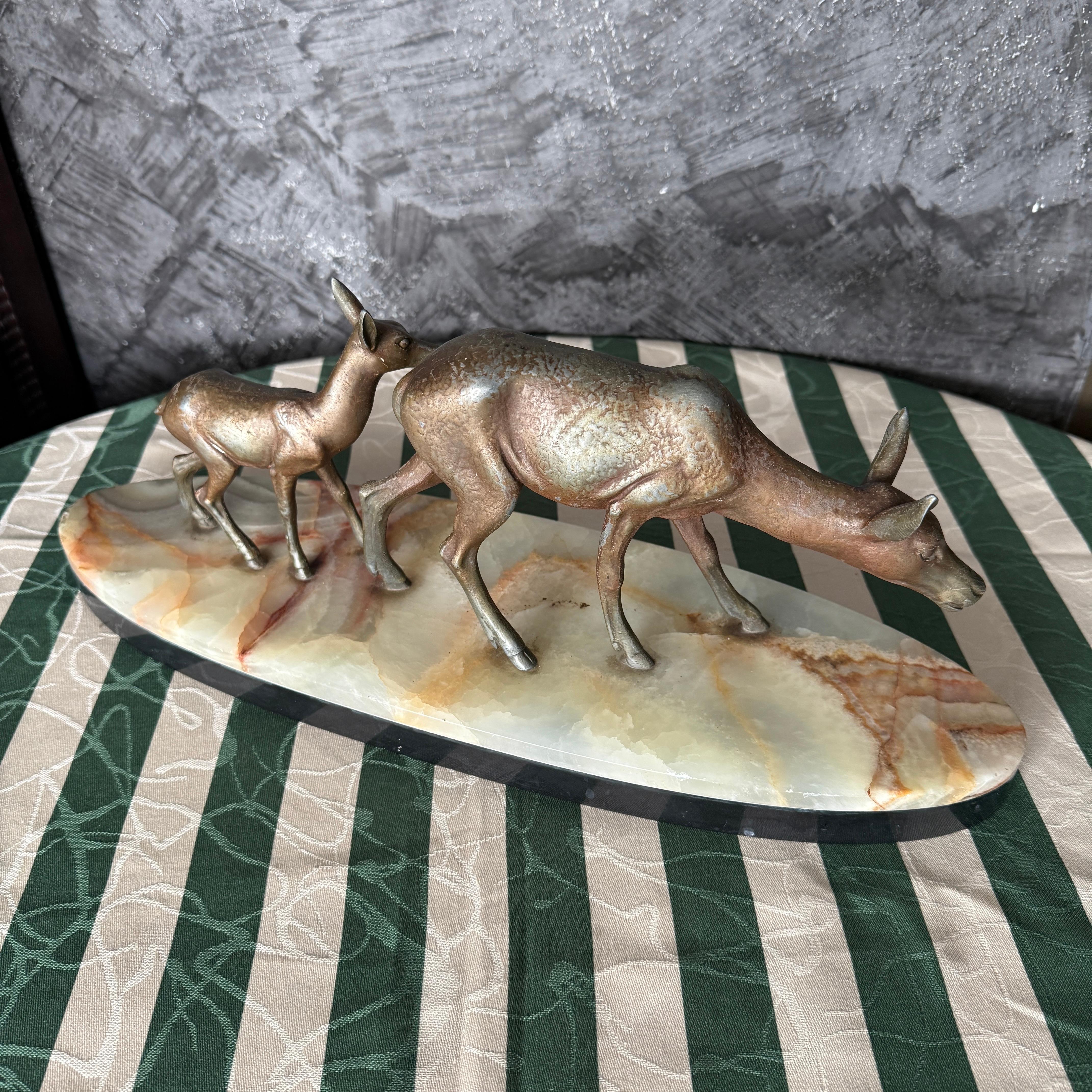 20ième siècle Sculpture Art Déco de 2 cerfs en vente