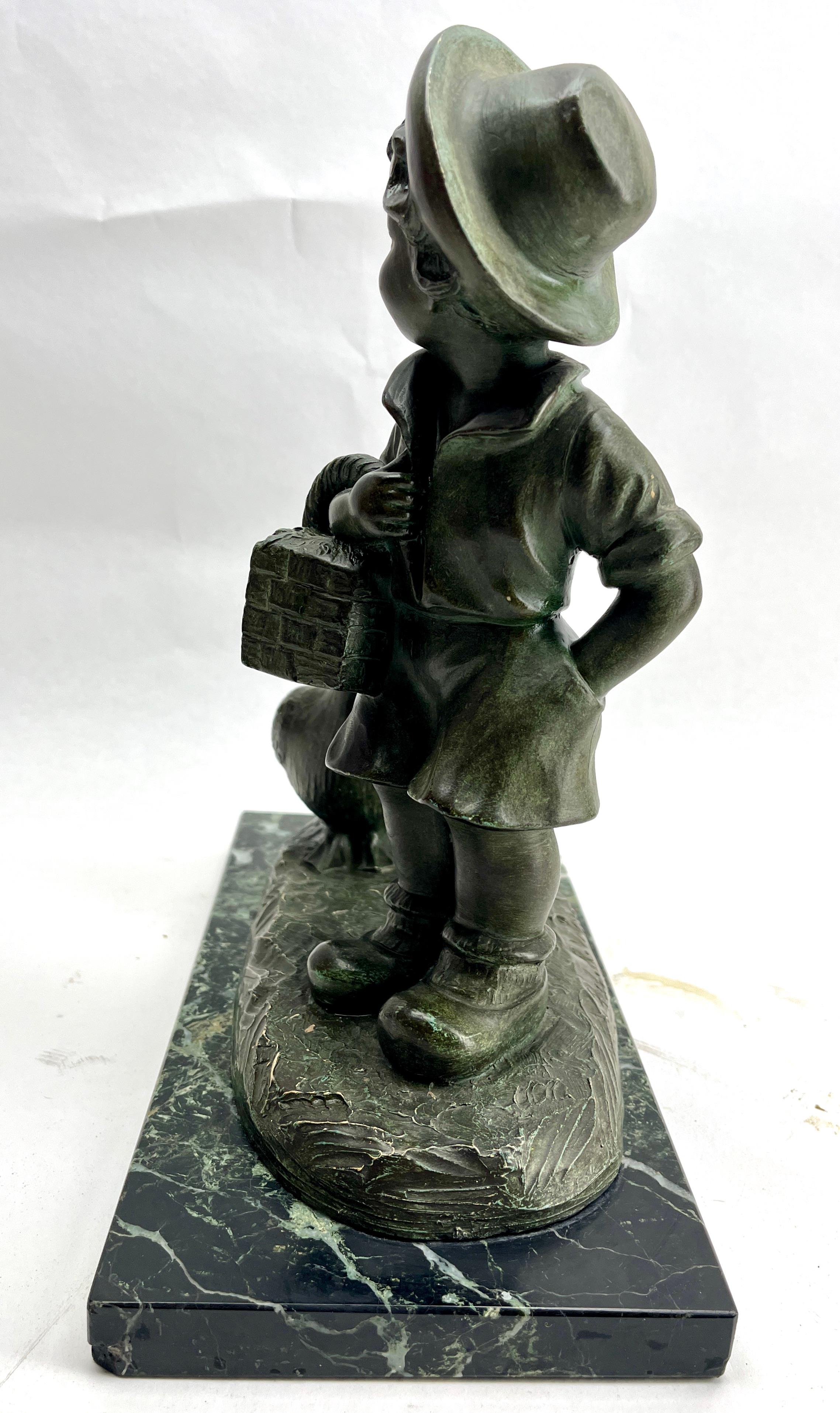 Scultura in speltro Art Deco, firmata: Prof. R. Volpi 2359 Made in Belgium In condizioni buone in vendita a Verviers, BE