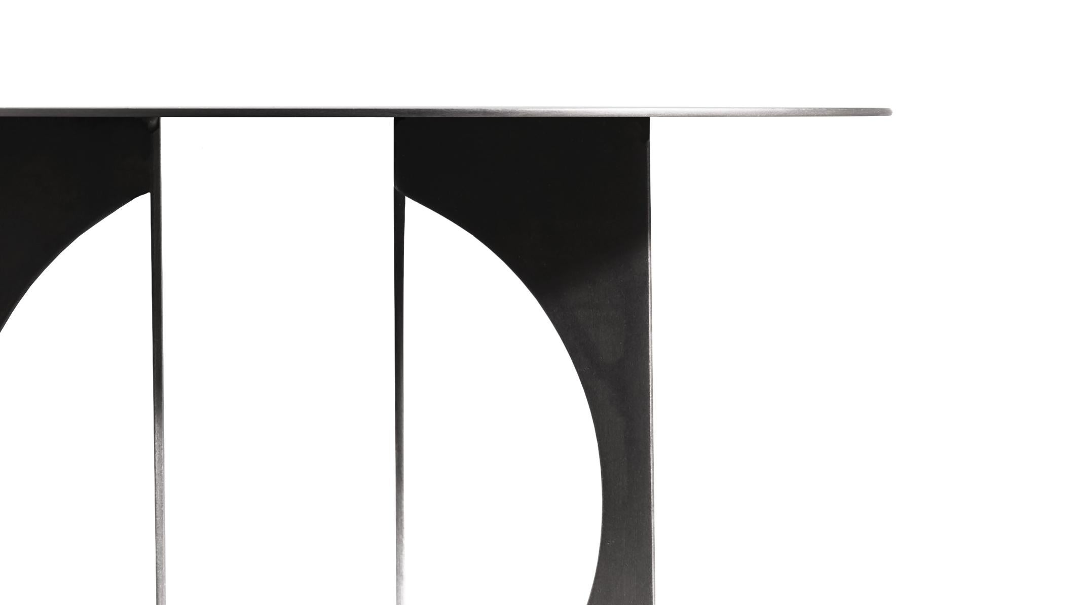 Américain Table à découpes sphériques Art déco en finition acier noirci en vente